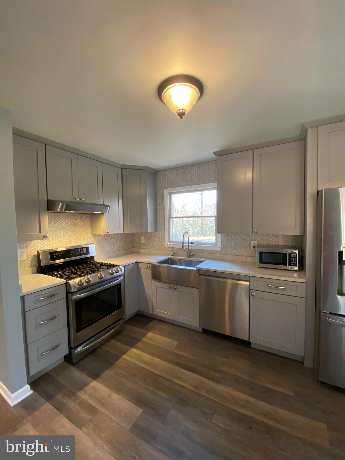 BRETON BAY ESTATES - Residential Lease