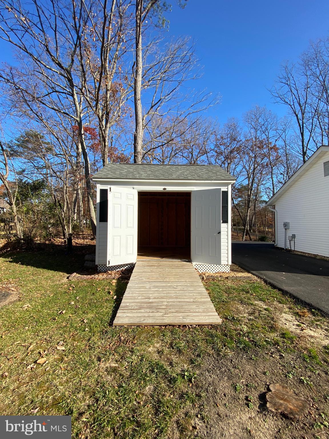 BRETON BAY ESTATES - Residential Lease