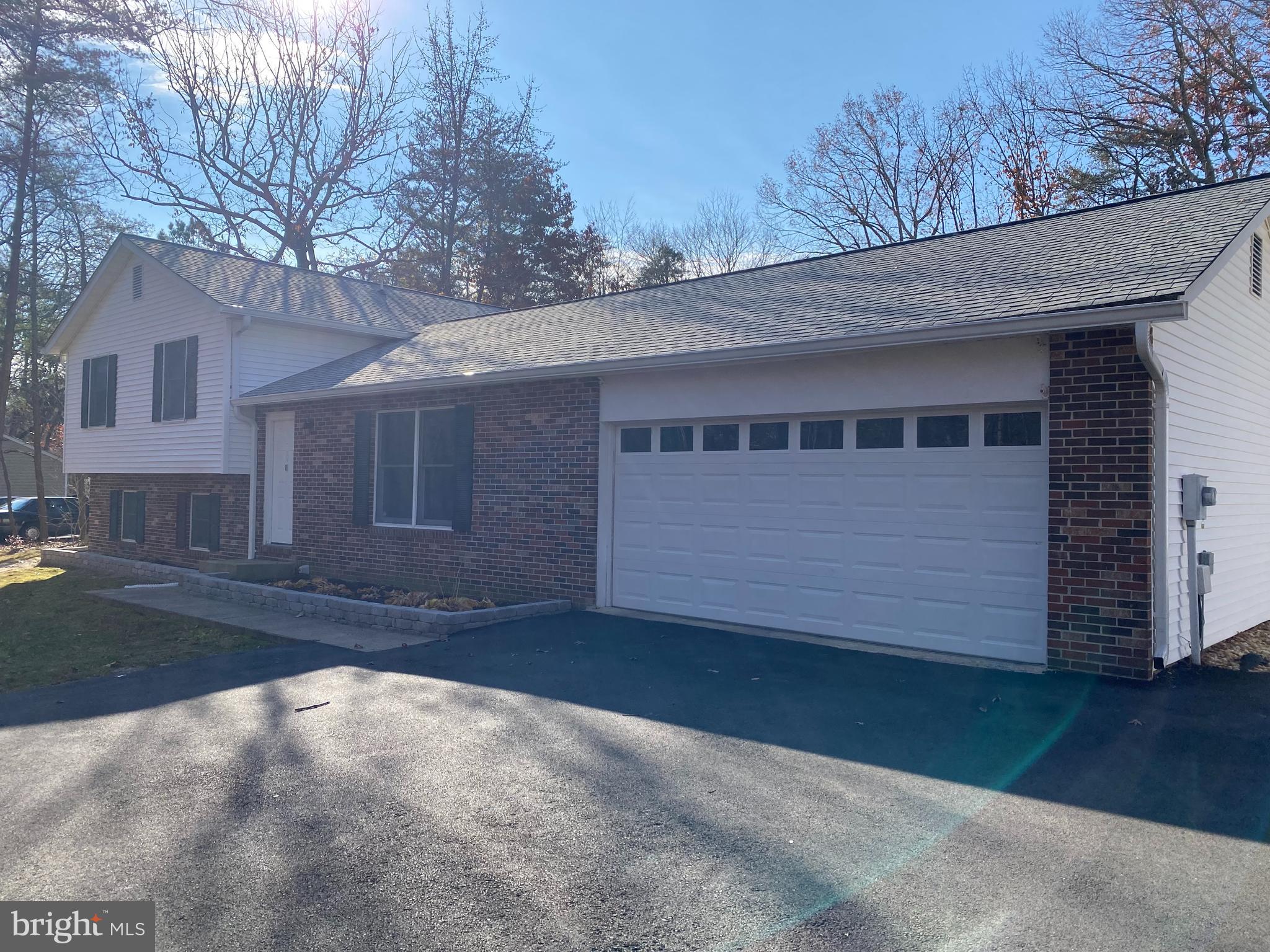 BRETON BAY ESTATES - Residential Lease