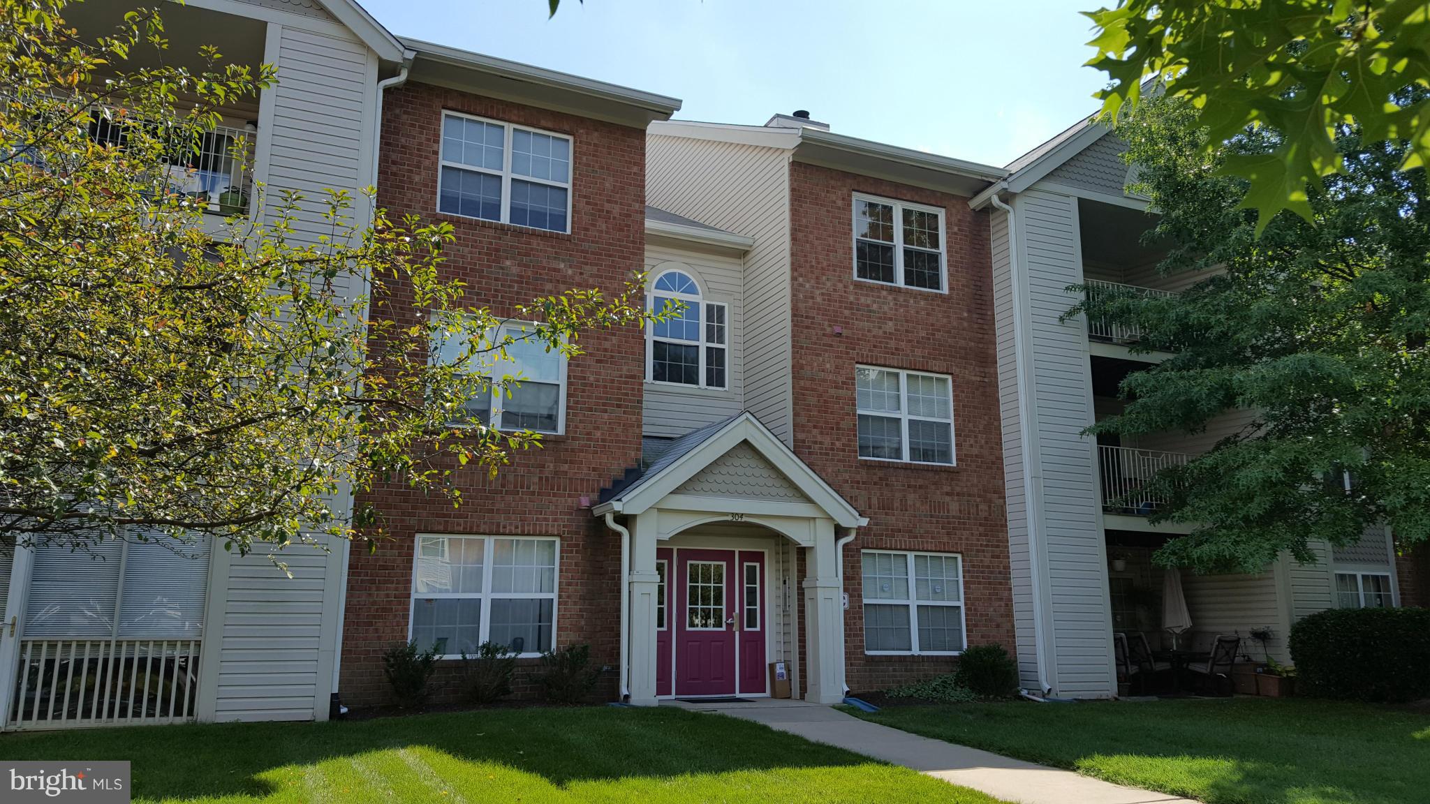 Desirable 1st Level 3 Bed 2 Bath Unit. This has Fresh Paint and updated nice carpet. Granite Kitchen and updated Master Bathroom. Screened in porch and storage. This is a MUST SEE...