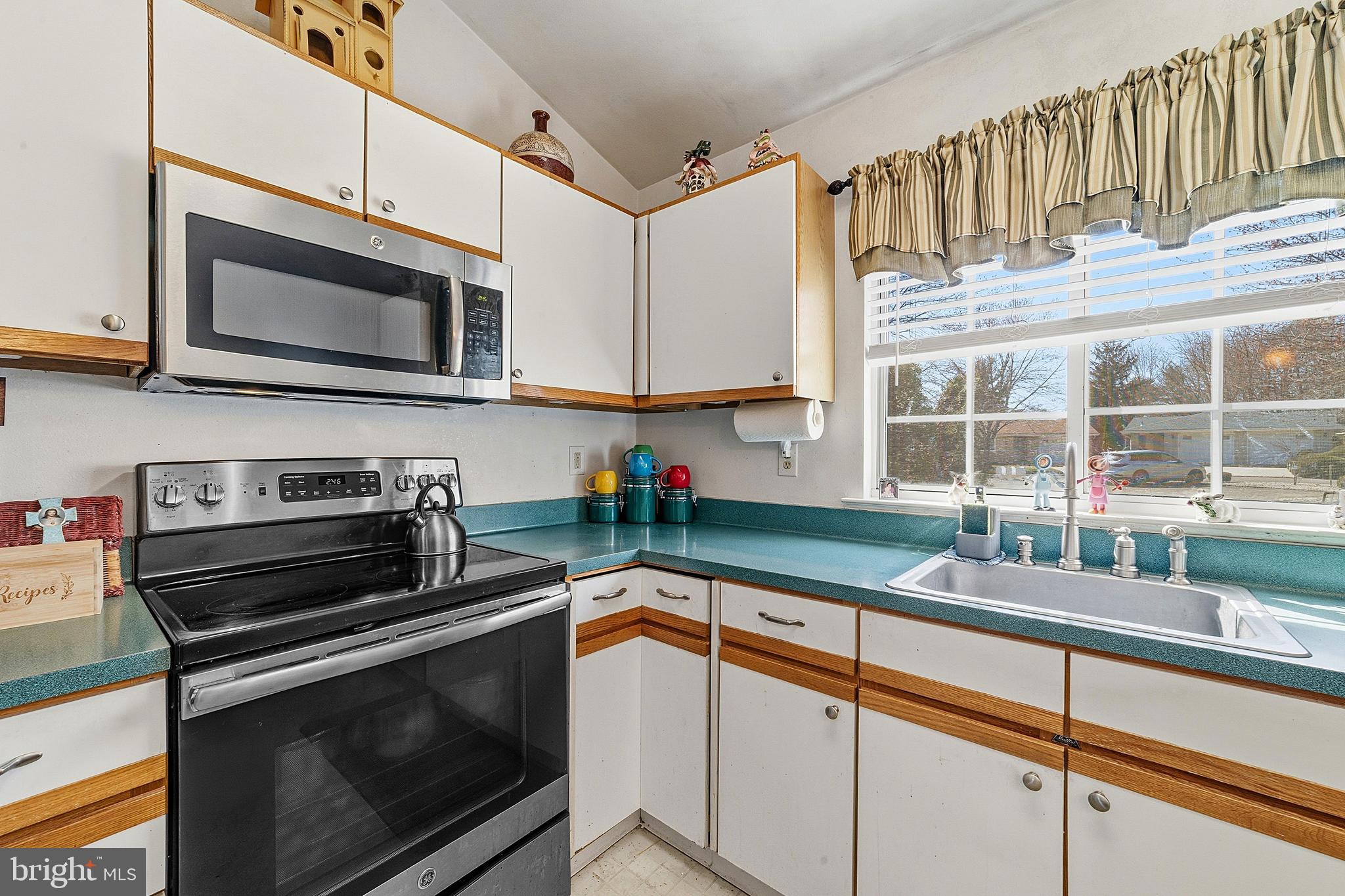 1213 LINDERA PLAZA B