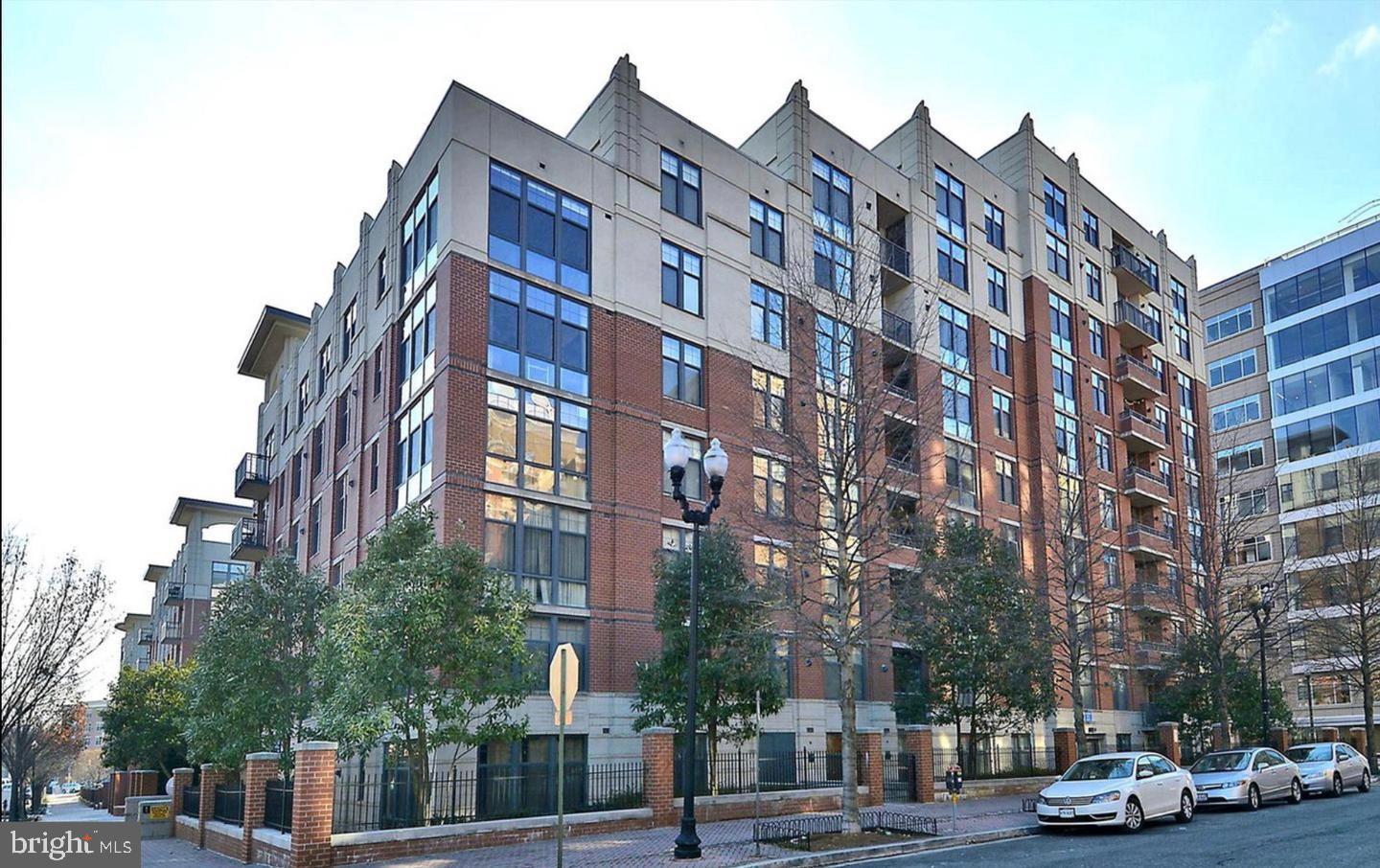 CLARENDON 1021 - Residential Lease