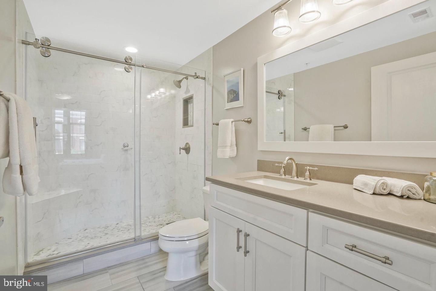 CLARENDON 1021 - Residential Lease