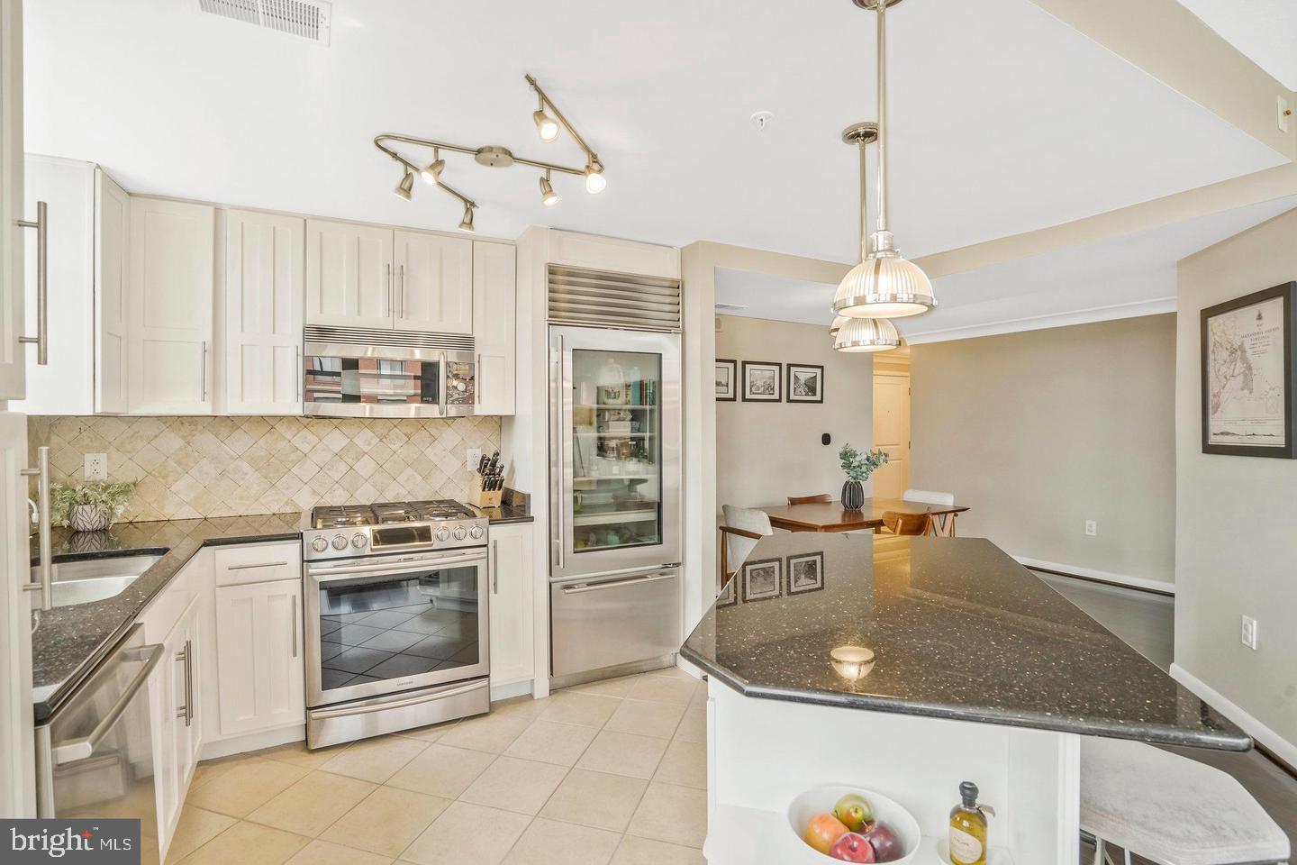 CLARENDON 1021 - Residential Lease