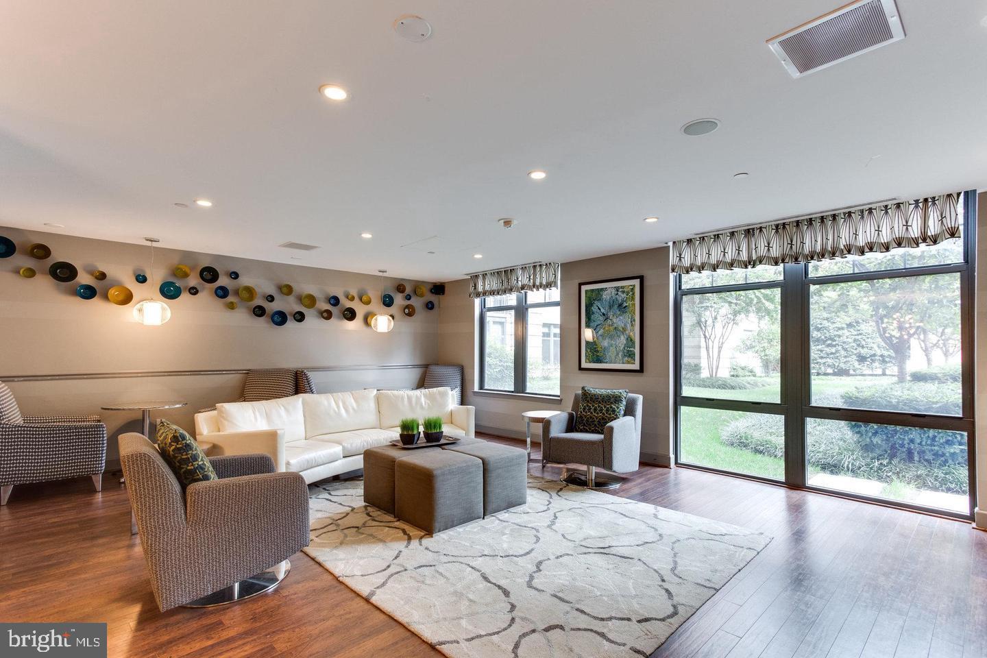 CLARENDON 1021 - Residential Lease