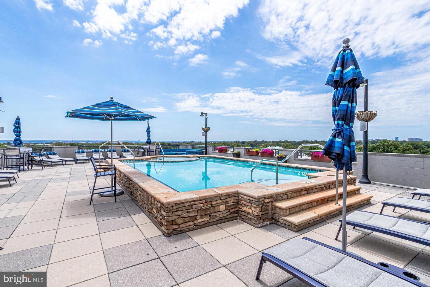 CLARENDON 1021 - Residential Lease