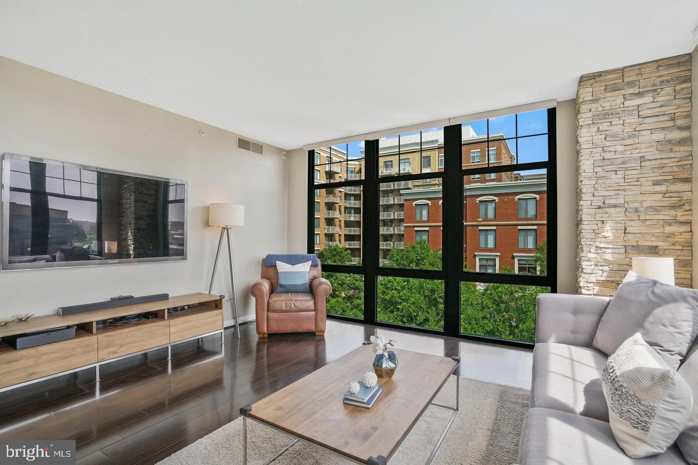 CLARENDON 1021 - Residential Lease