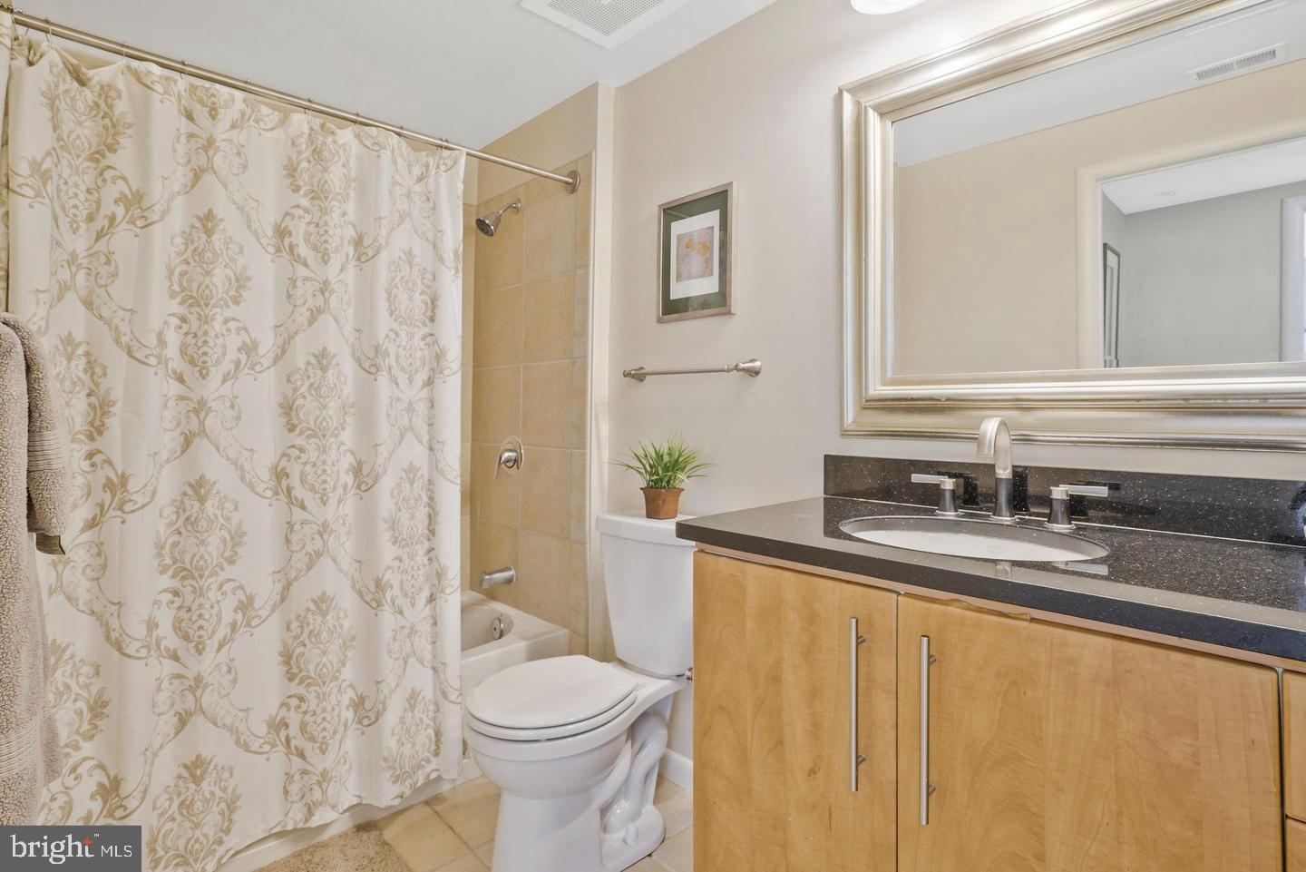 CLARENDON 1021 - Residential Lease