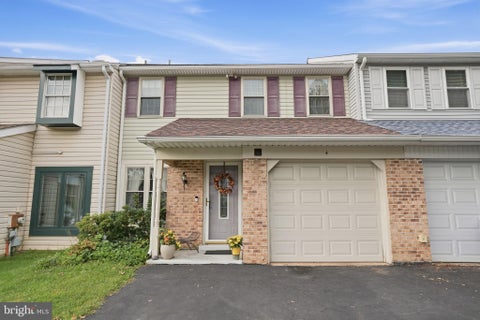 Townhouse For Sale - 4 Loggers Mill Road<br/> Montgomery County, HORSHAM, PA 19044