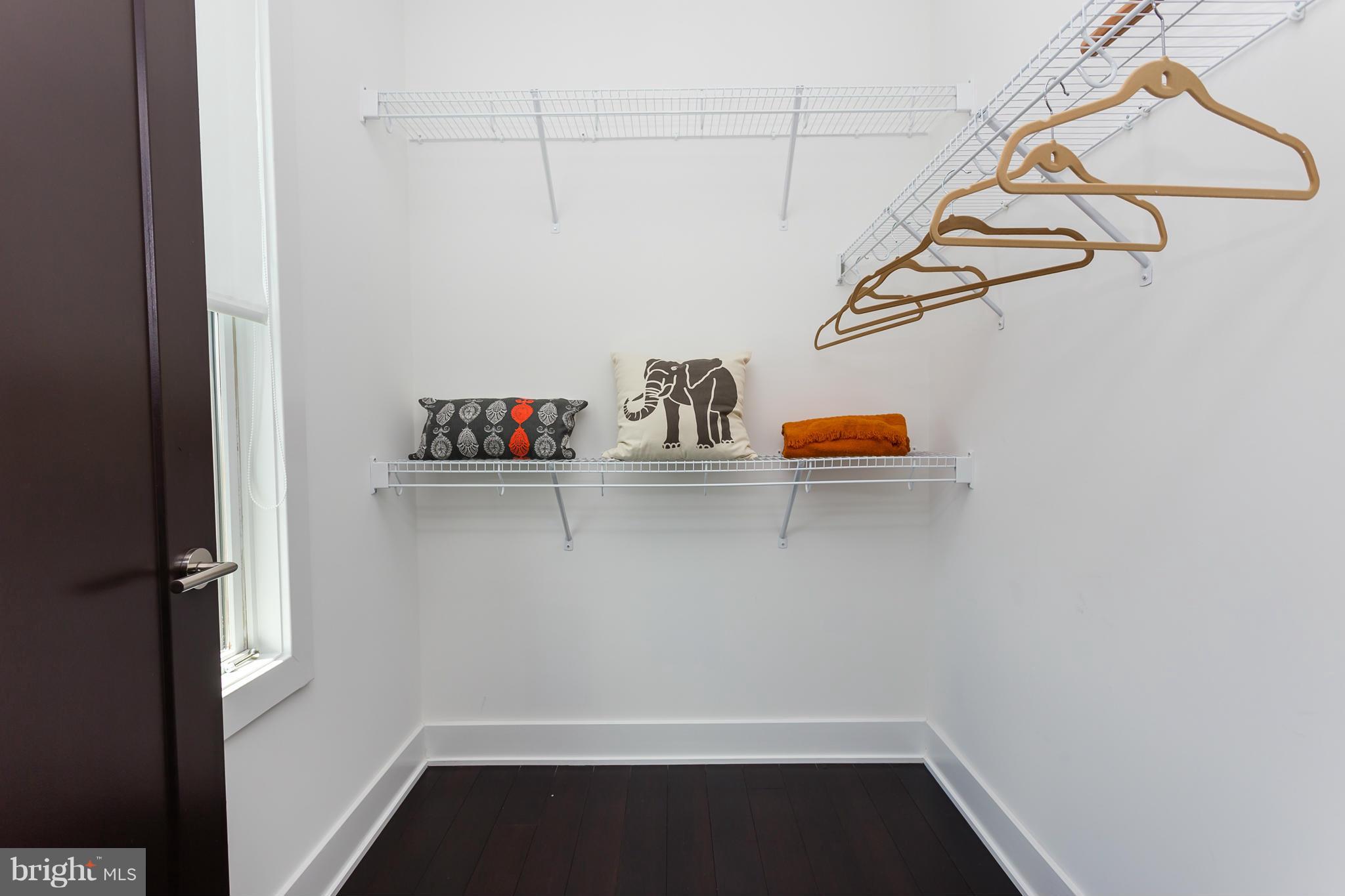 AMELIA SQUARE - Residential