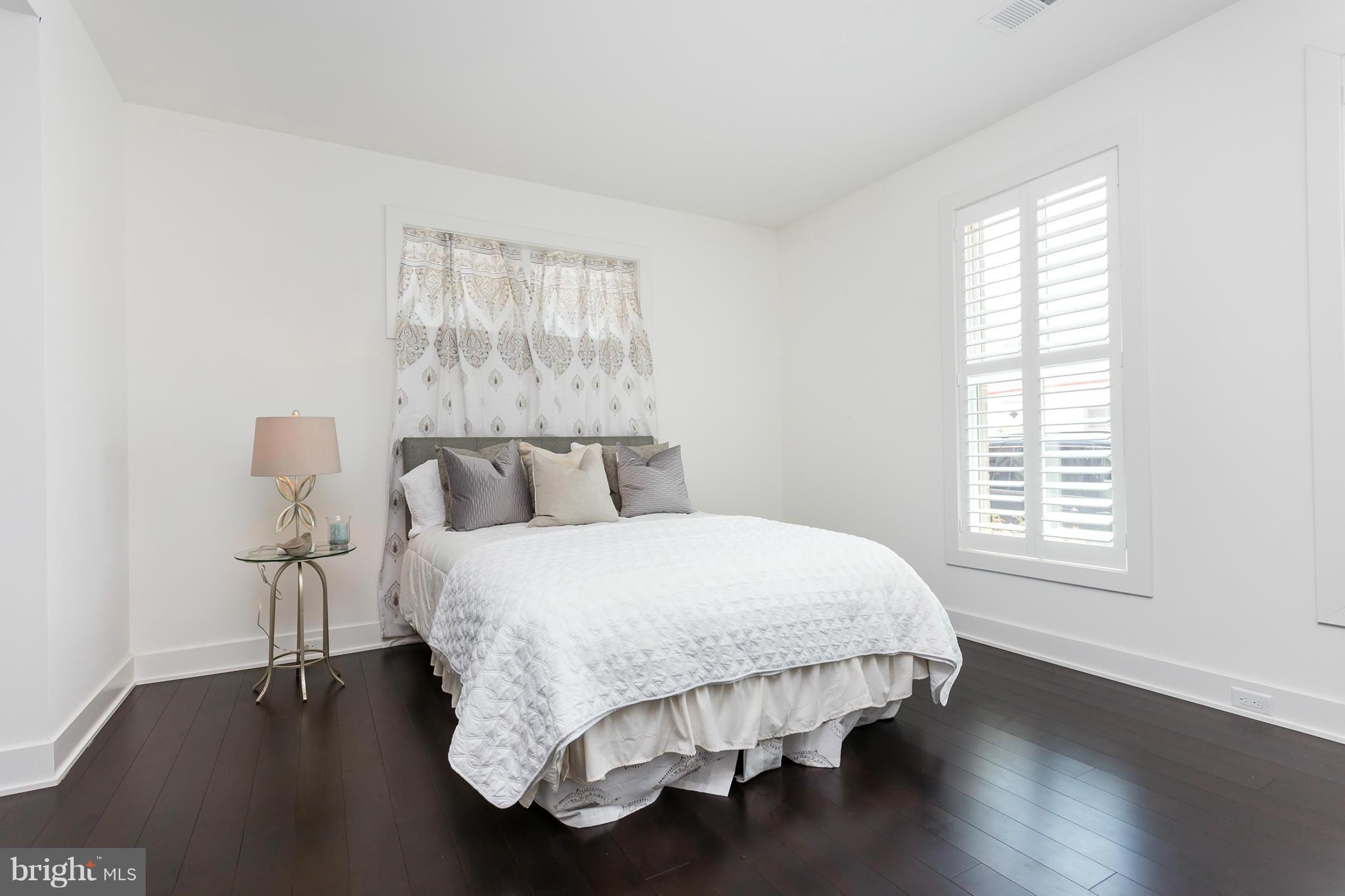 AMELIA SQUARE - Residential