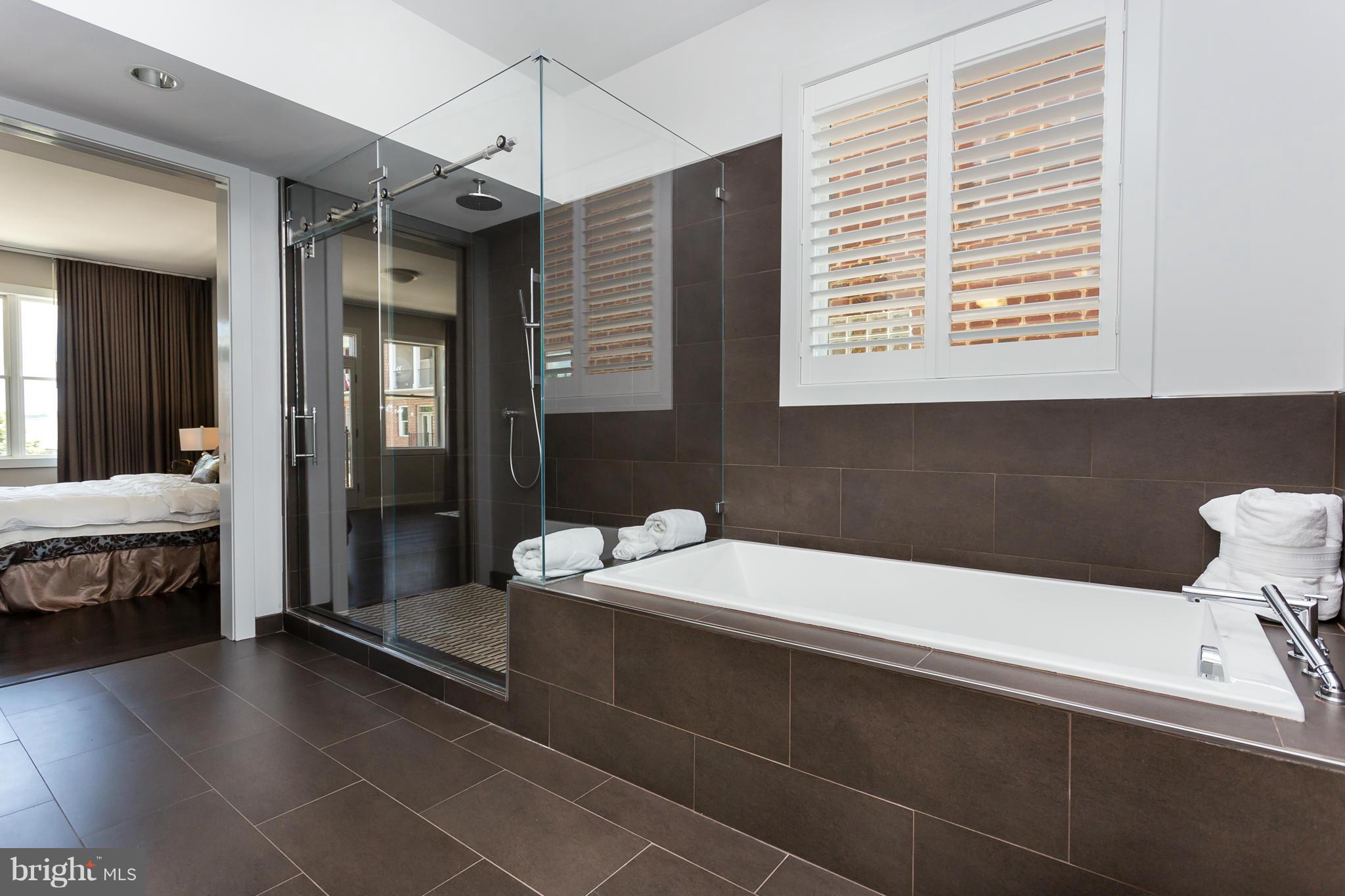 AMELIA SQUARE - Residential