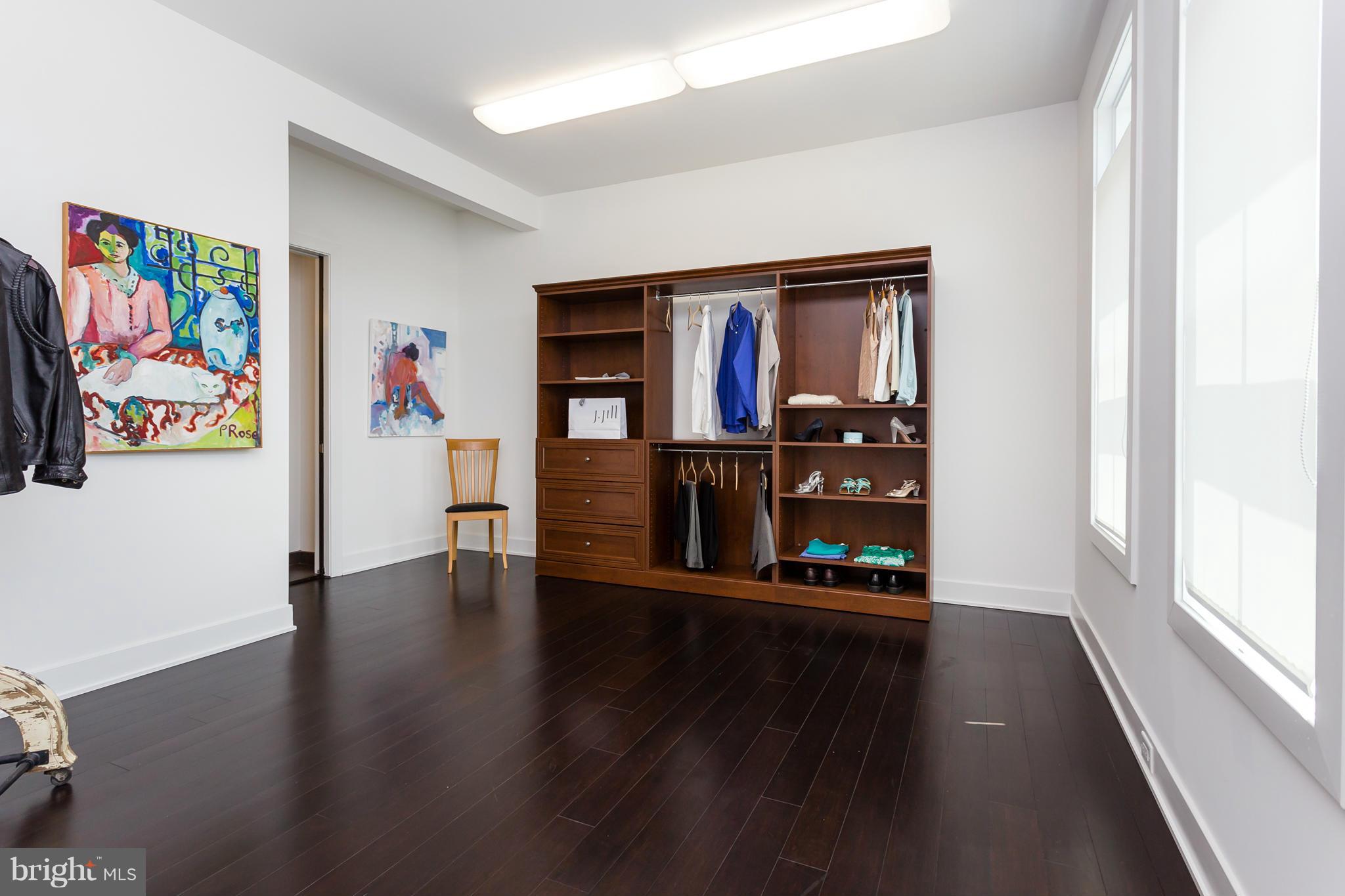 AMELIA SQUARE - Residential