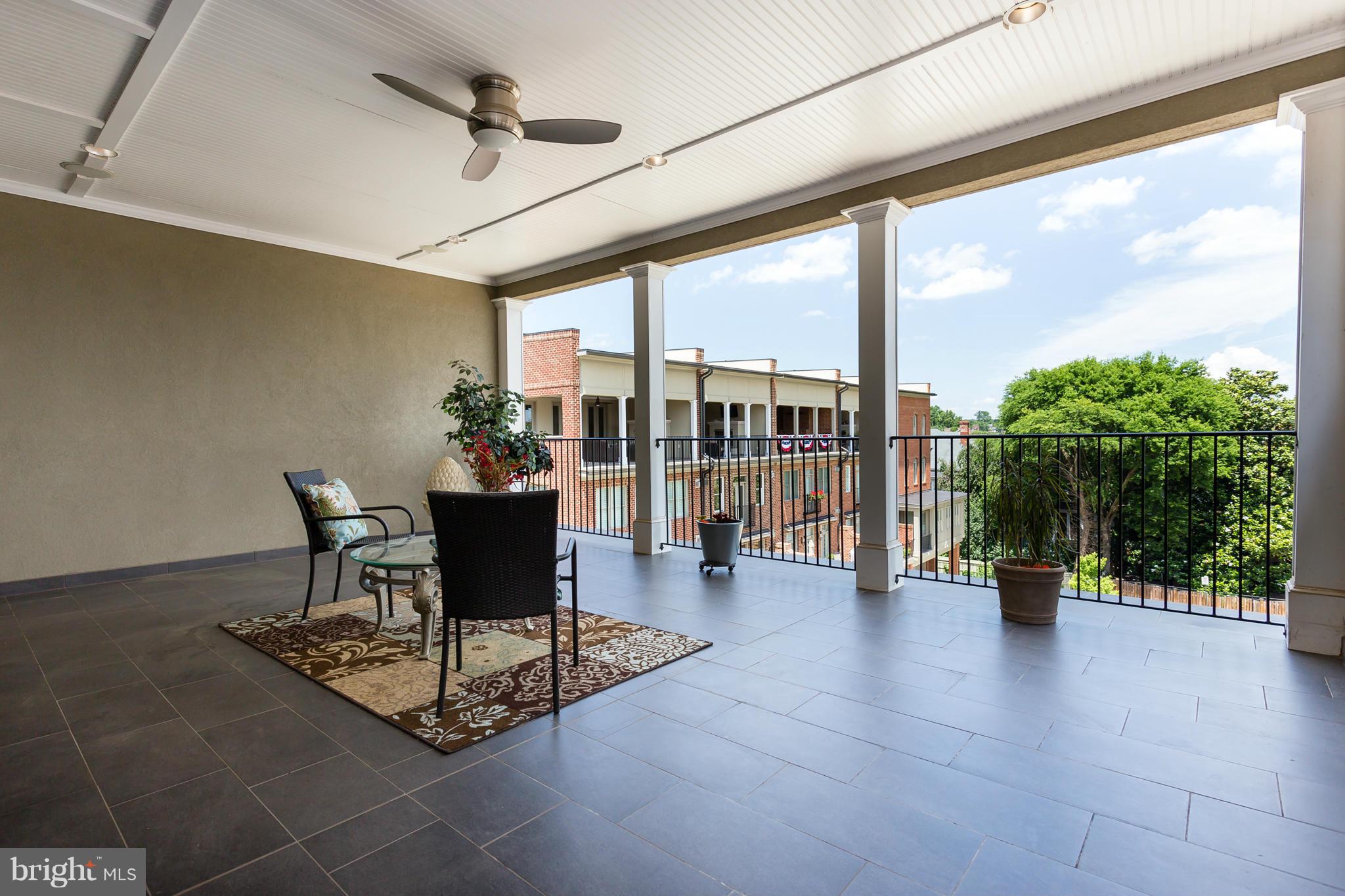 AMELIA SQUARE - Residential