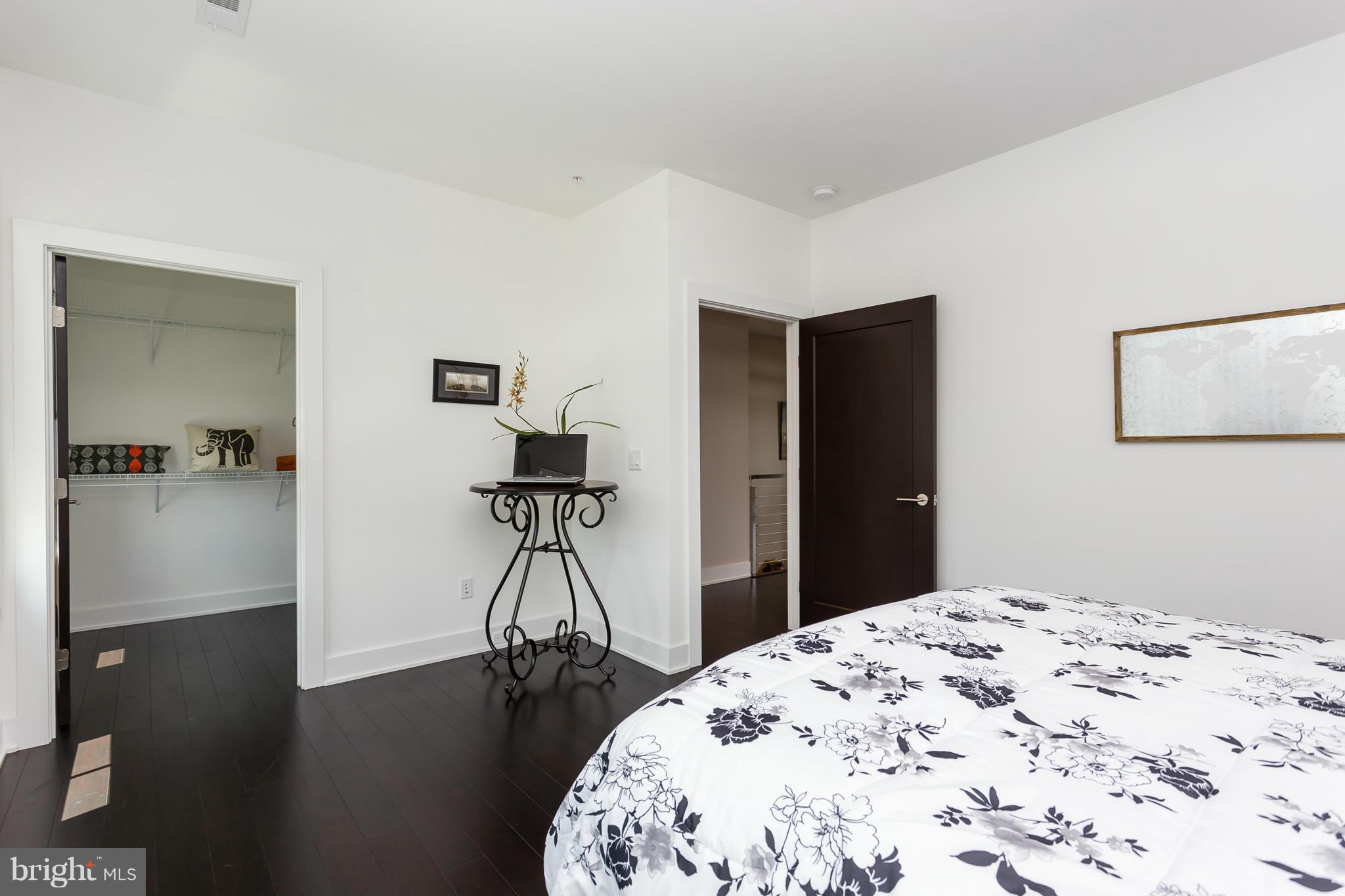 AMELIA SQUARE - Residential