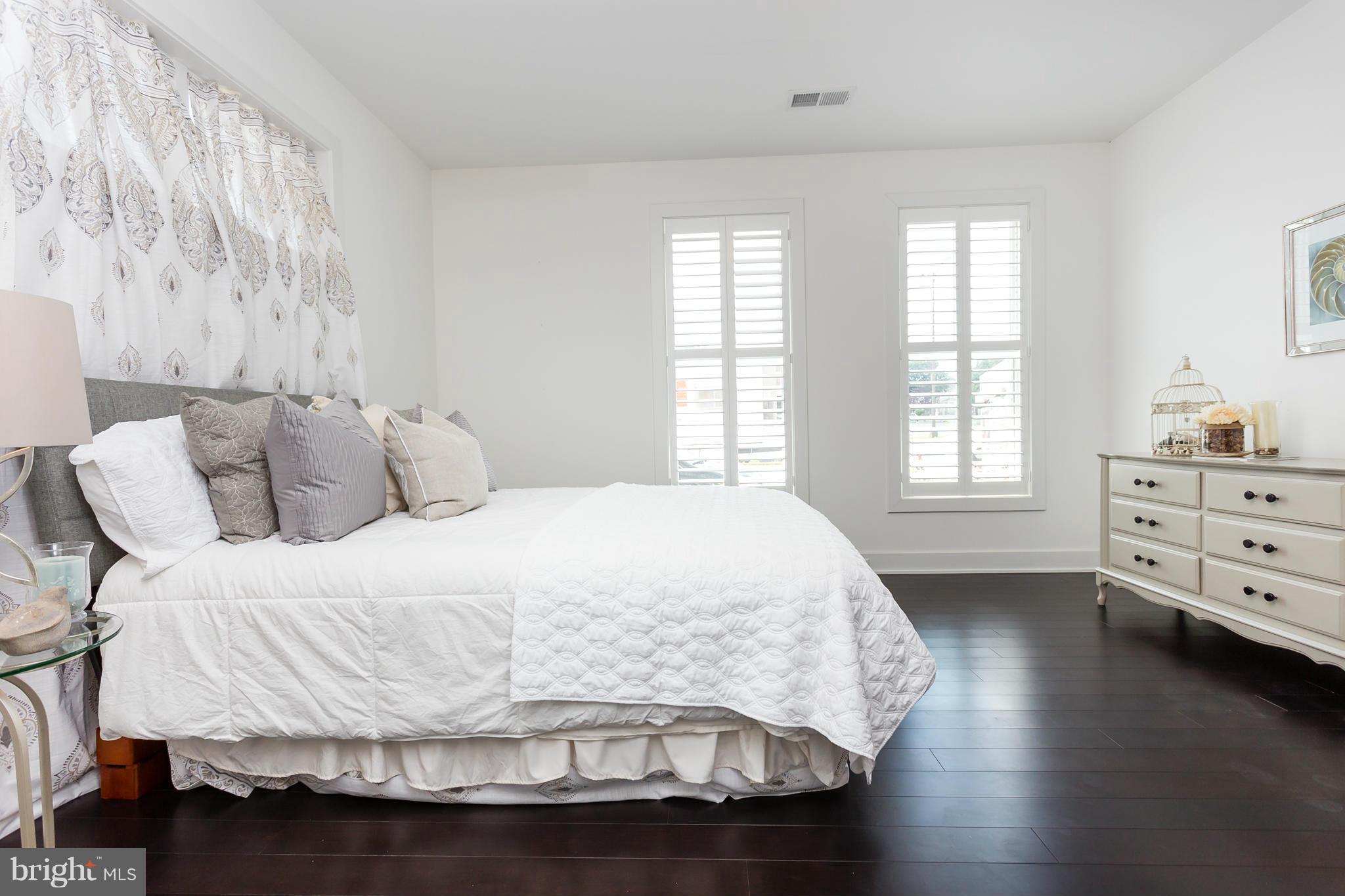 AMELIA SQUARE - Residential