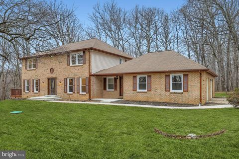 Photo of 2 Houndstooth Court, OWINGS MILLS, MD 21117 (MLS # MDBC2148102)