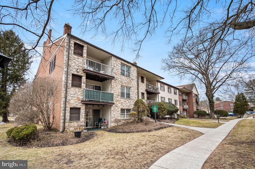 Welcome to 275 Drummers Lane in Wayne, located in the sought-after Glenhardie community. This beautifully maintained 1-bedroom, 1-bath condo offers effortless living with a bright, comfortable layout and a well-kept interior that reflects pride of ownership. Nestled within a serene, tree-lined community, residents enjoy picturesque surroundings, walking paths, and optional membership to the prestigious Glenhardie Country Club featuring golf, tennis, and social amenities. Ideally situated just minutes from King of Prussia Mall, major highways, dining, and shopping, this home offers the perfect blend of tranquility and convenience in the heart of the Main Line.