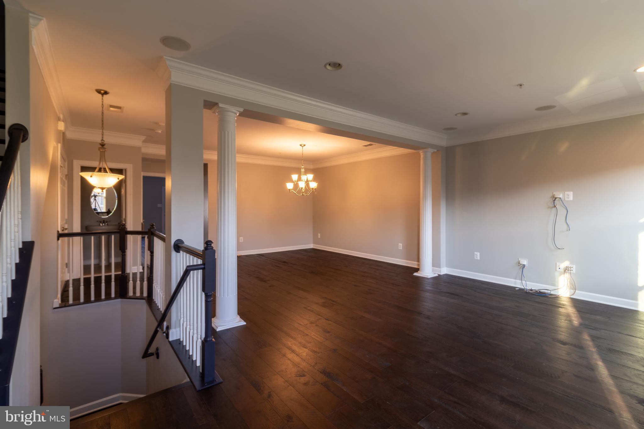 323 COMMUNITY CENTER AVENUE