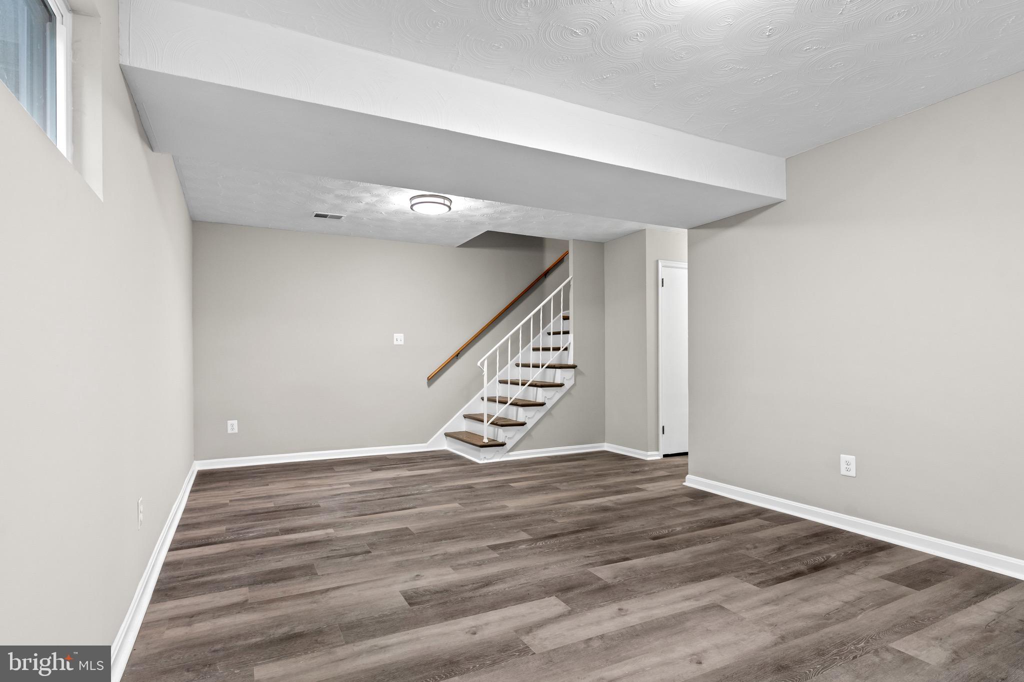 ANNANDALE ACRES - Residential