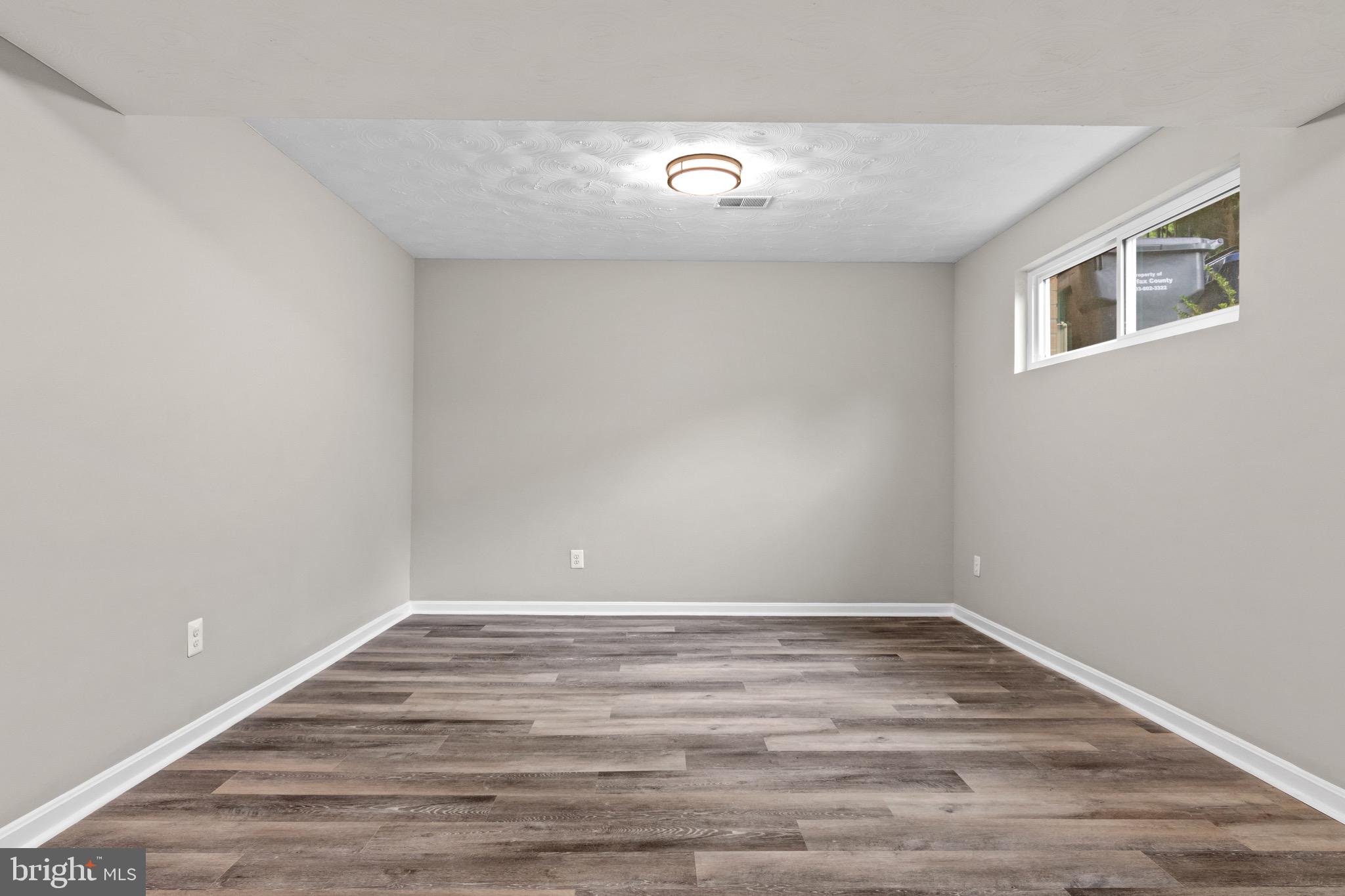 ANNANDALE ACRES - Residential