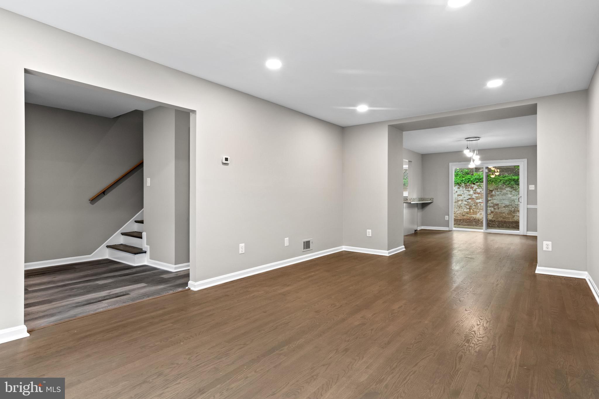 ANNANDALE ACRES - Residential