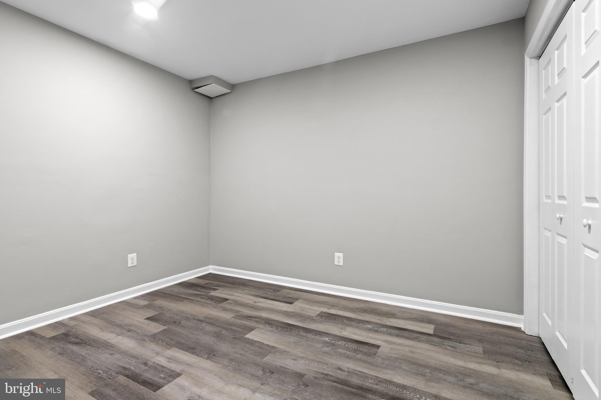 ANNANDALE ACRES - Residential