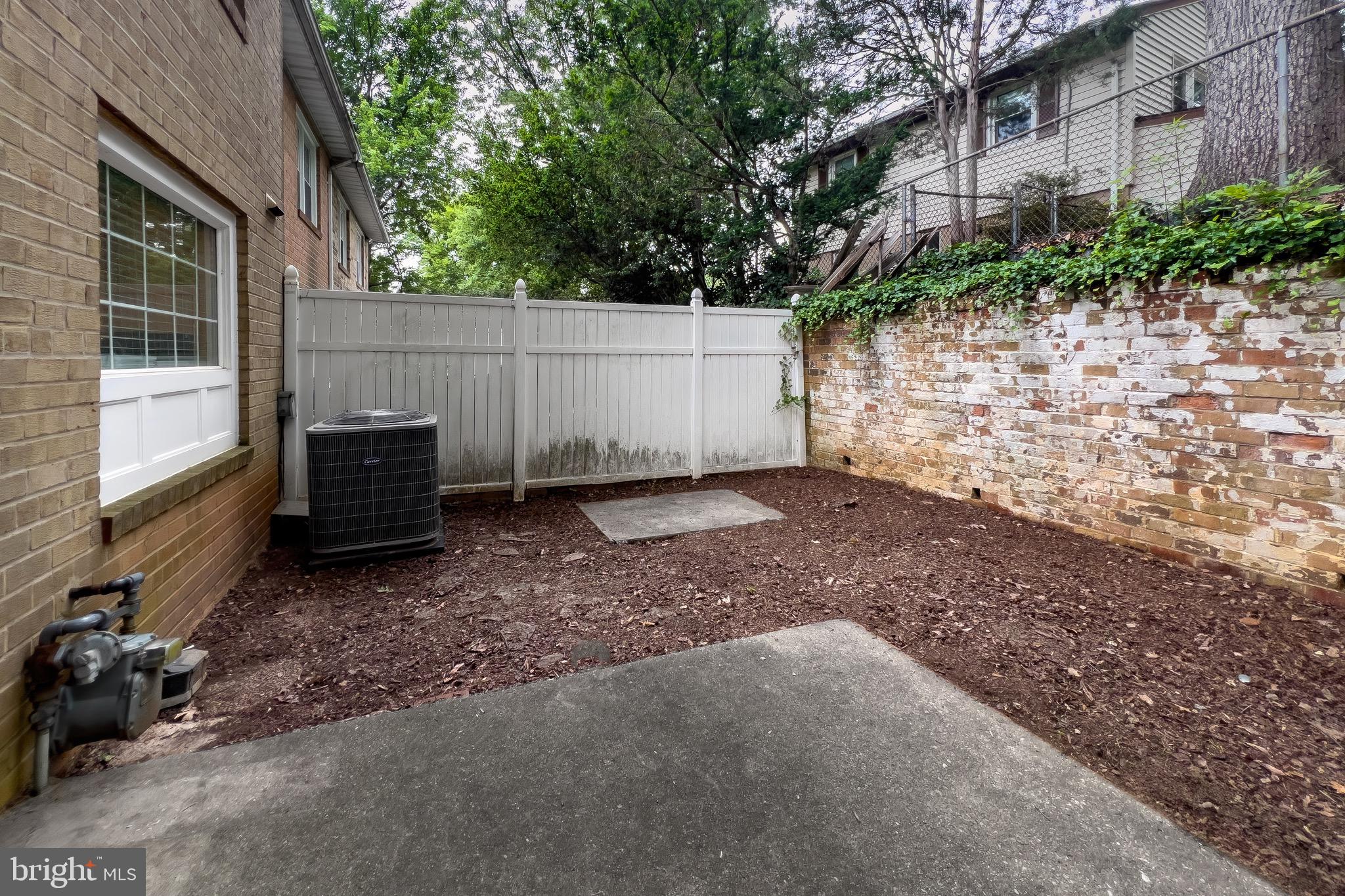 ANNANDALE ACRES - Residential