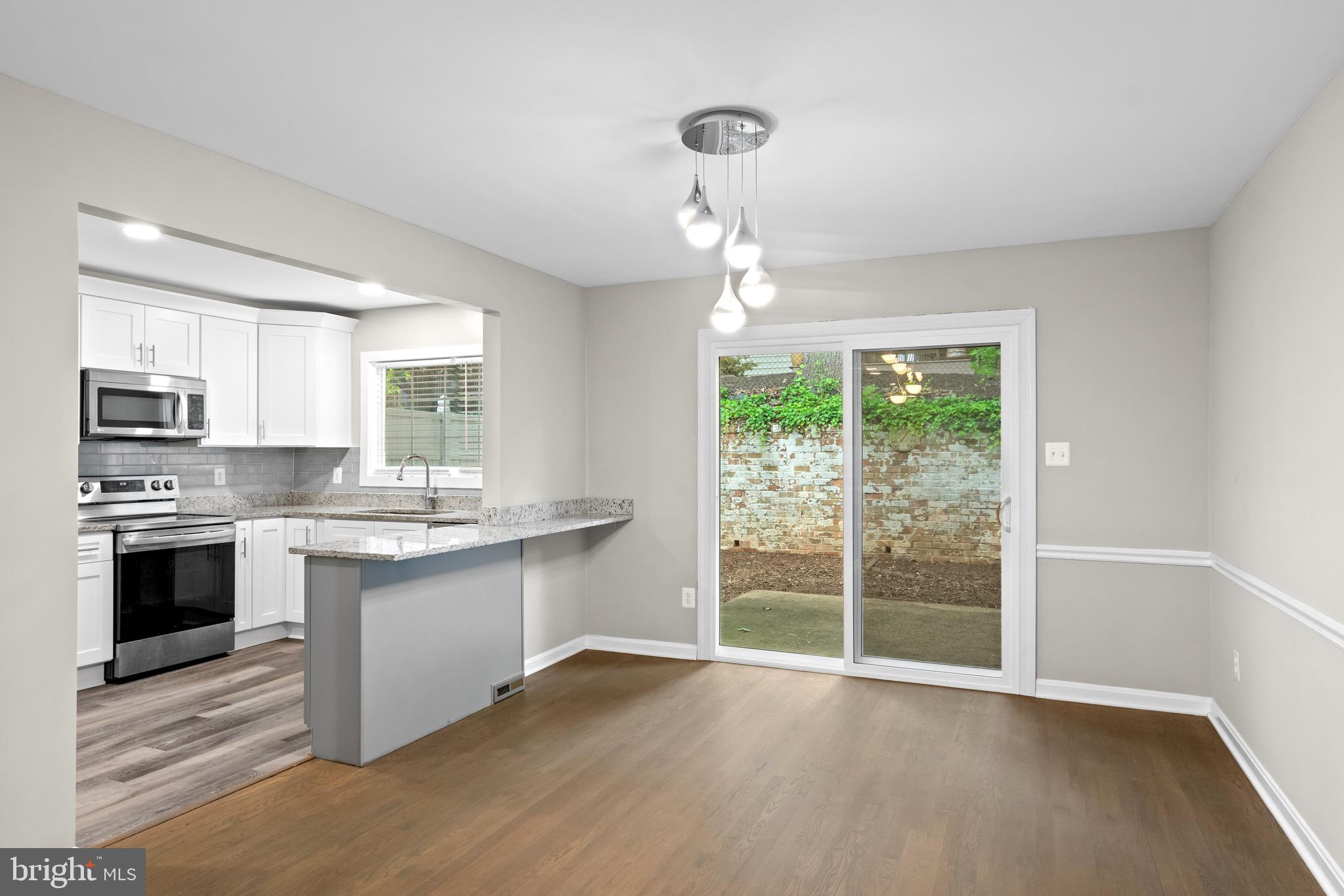 ANNANDALE ACRES - Residential