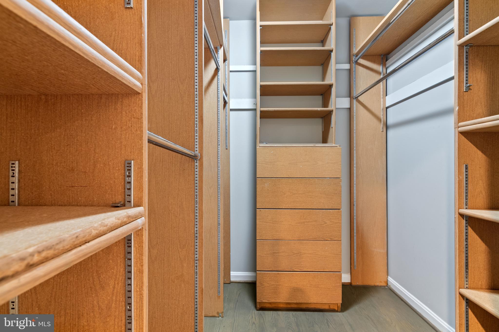 ANNANDALE ACRES - Residential