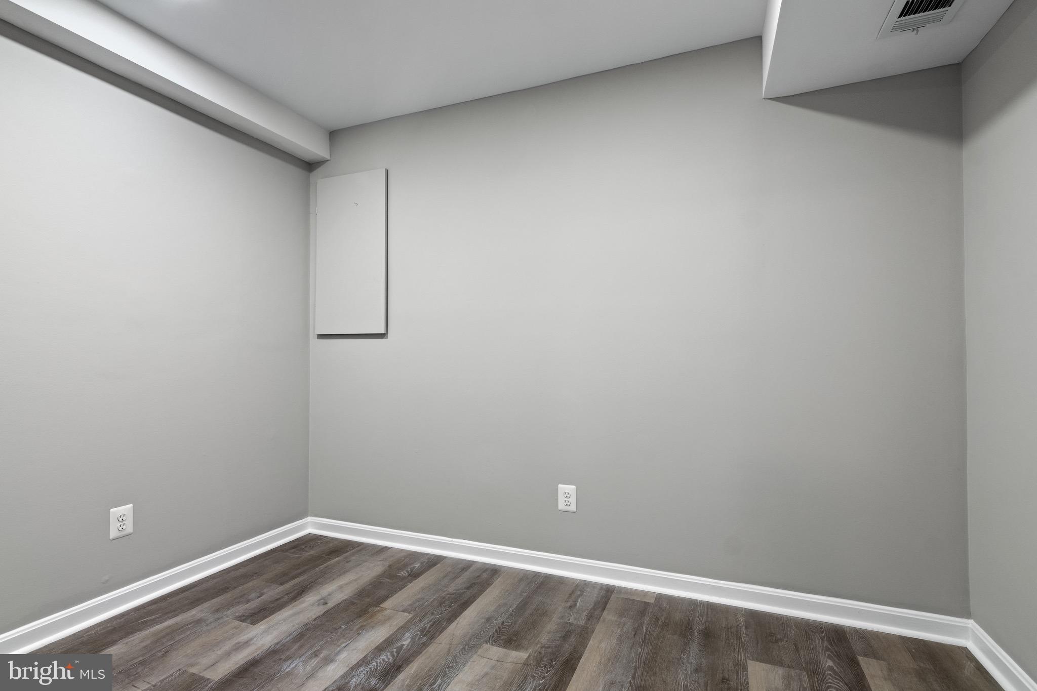 ANNANDALE ACRES - Residential