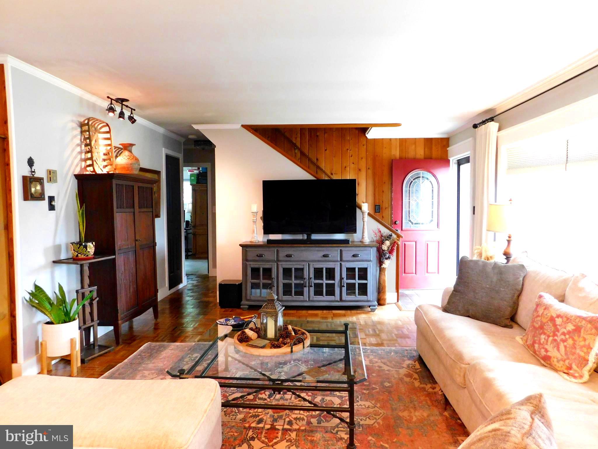 105 QUEEN LILY ROAD