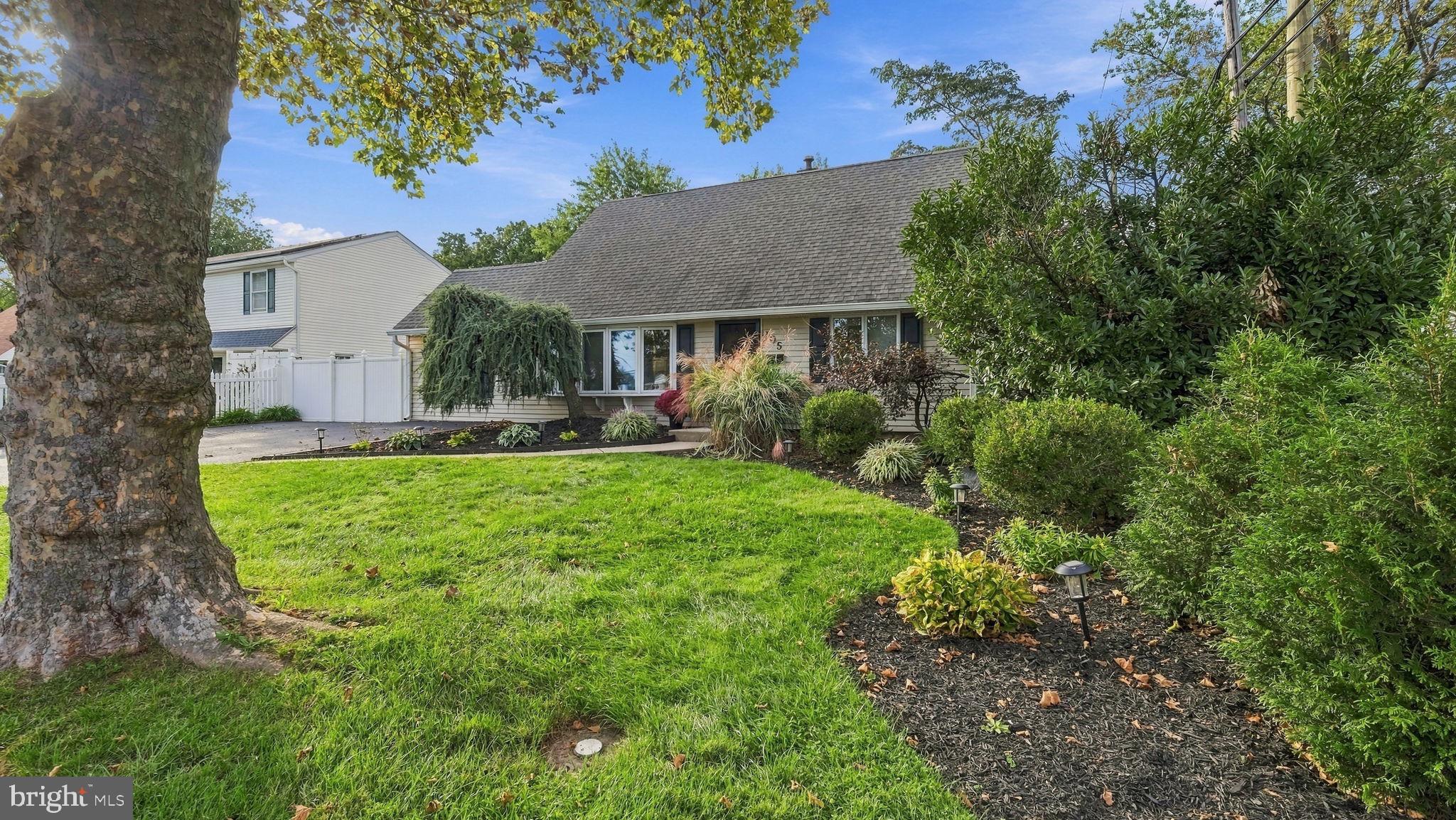 105 QUEEN LILY ROAD
