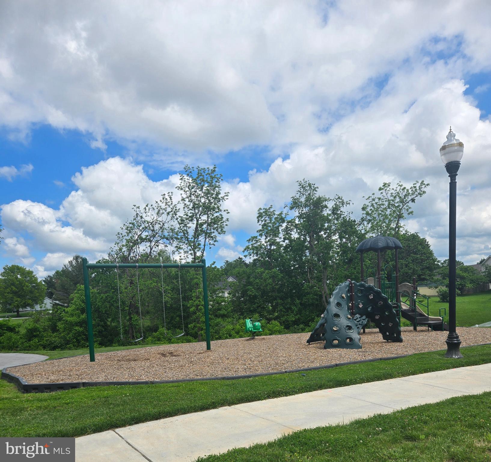 PRESIDENTS POINTE - Residential Lease