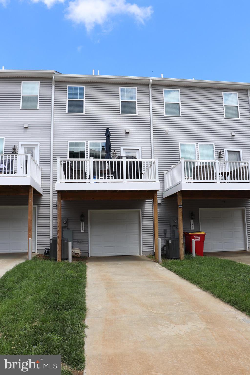 PRESIDENTS POINTE - Residential Lease