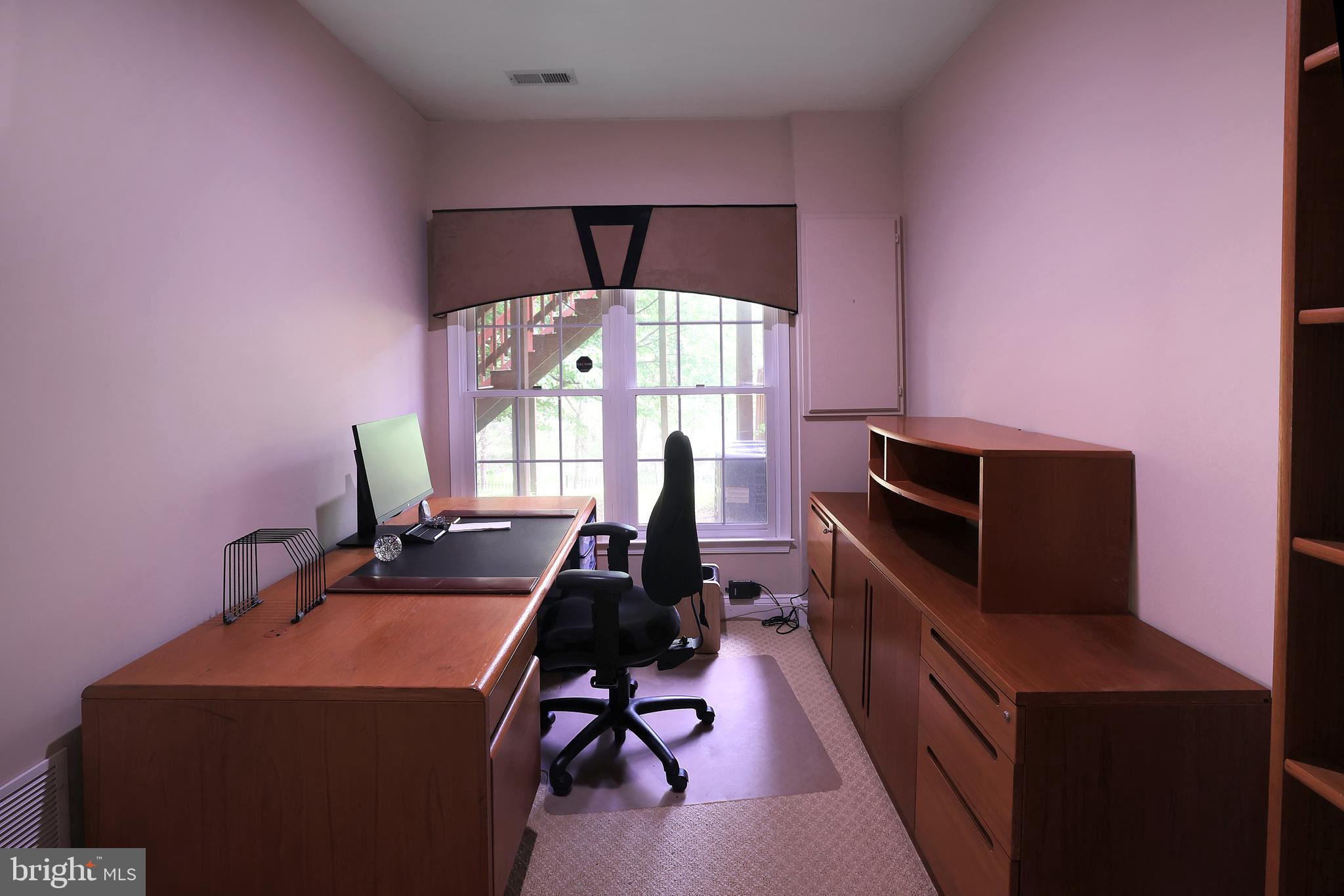 TOWER OAKS - Residential Lease