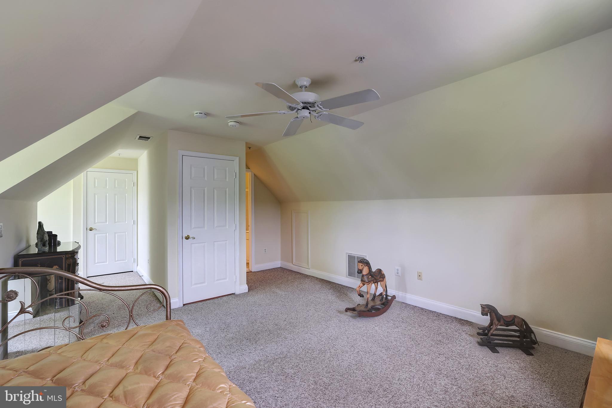 TOWER OAKS - Residential Lease