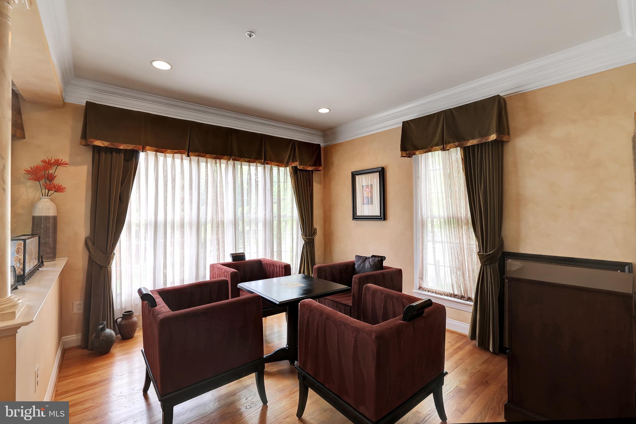 TOWER OAKS - Residential Lease