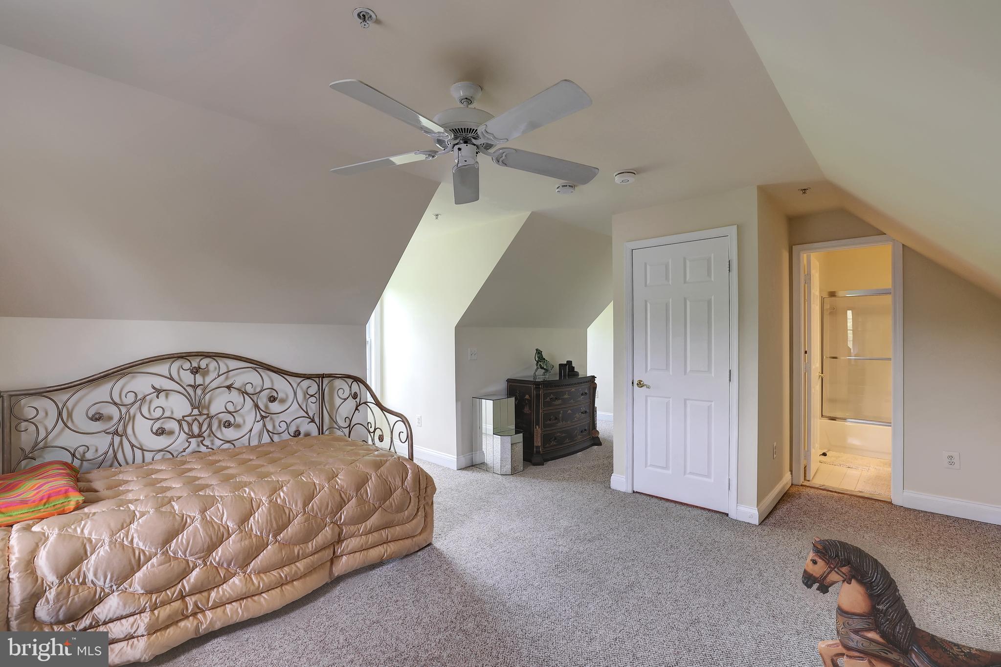 TOWER OAKS - Residential Lease