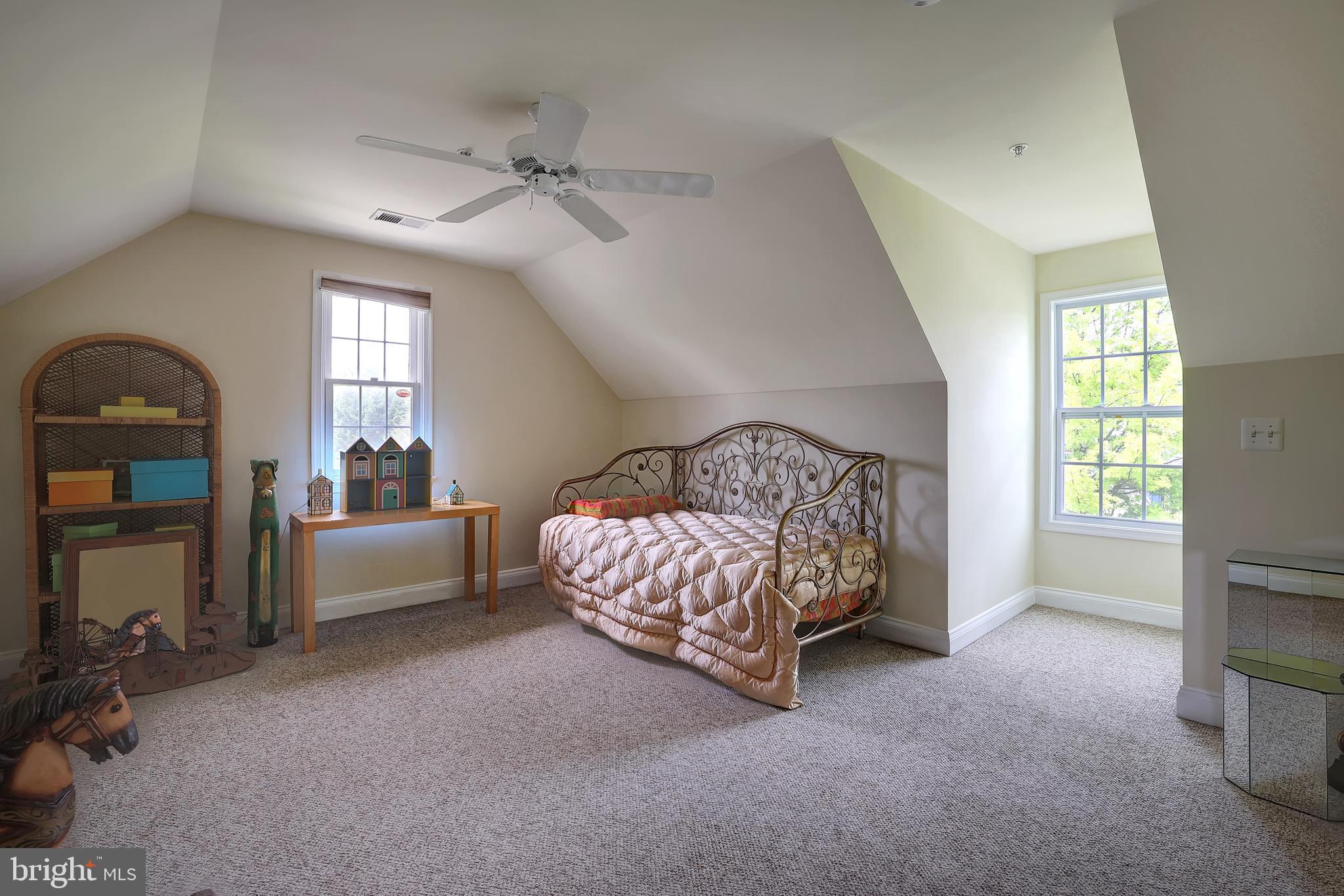 TOWER OAKS - Residential Lease