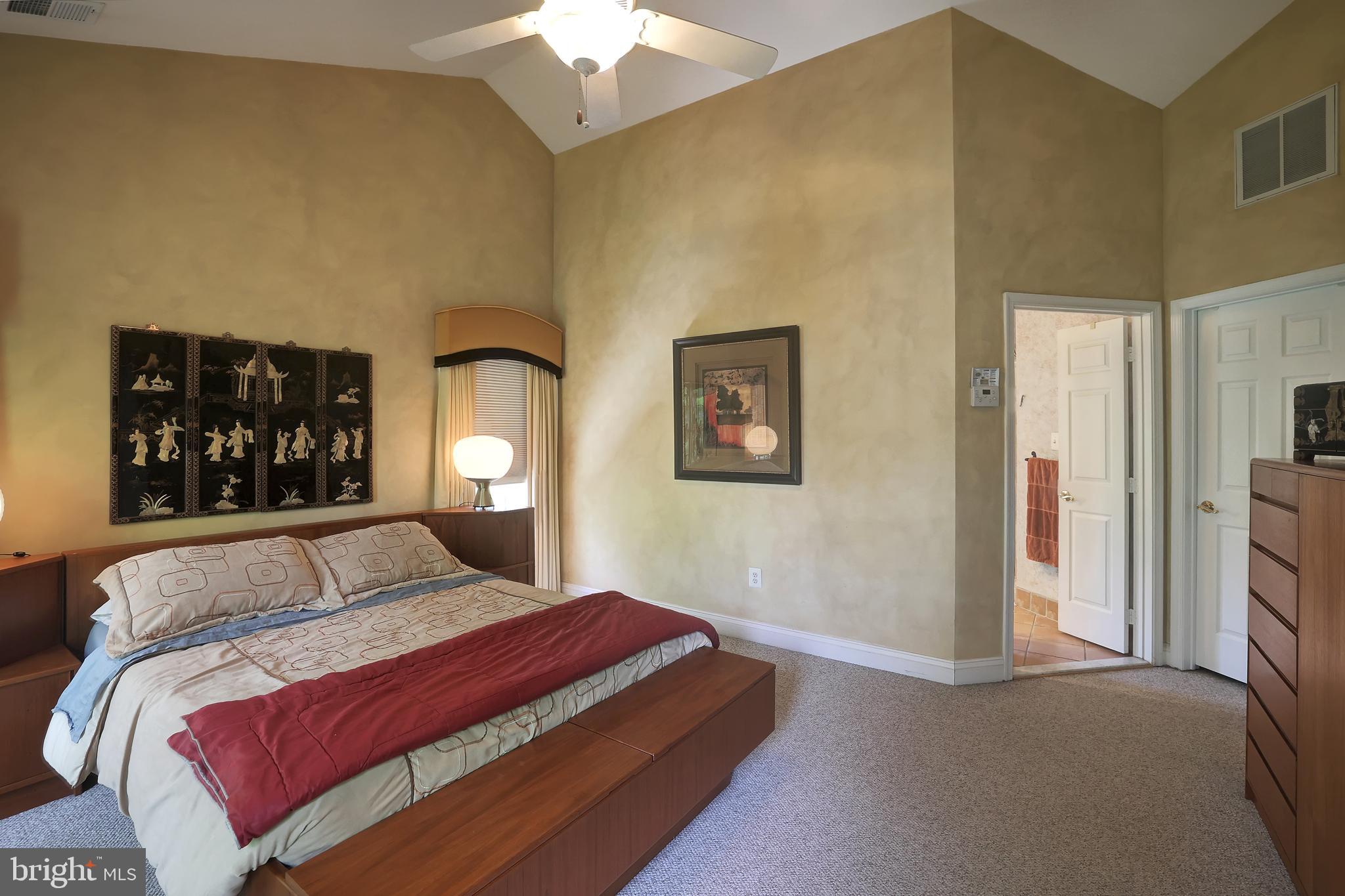 TOWER OAKS - Residential Lease