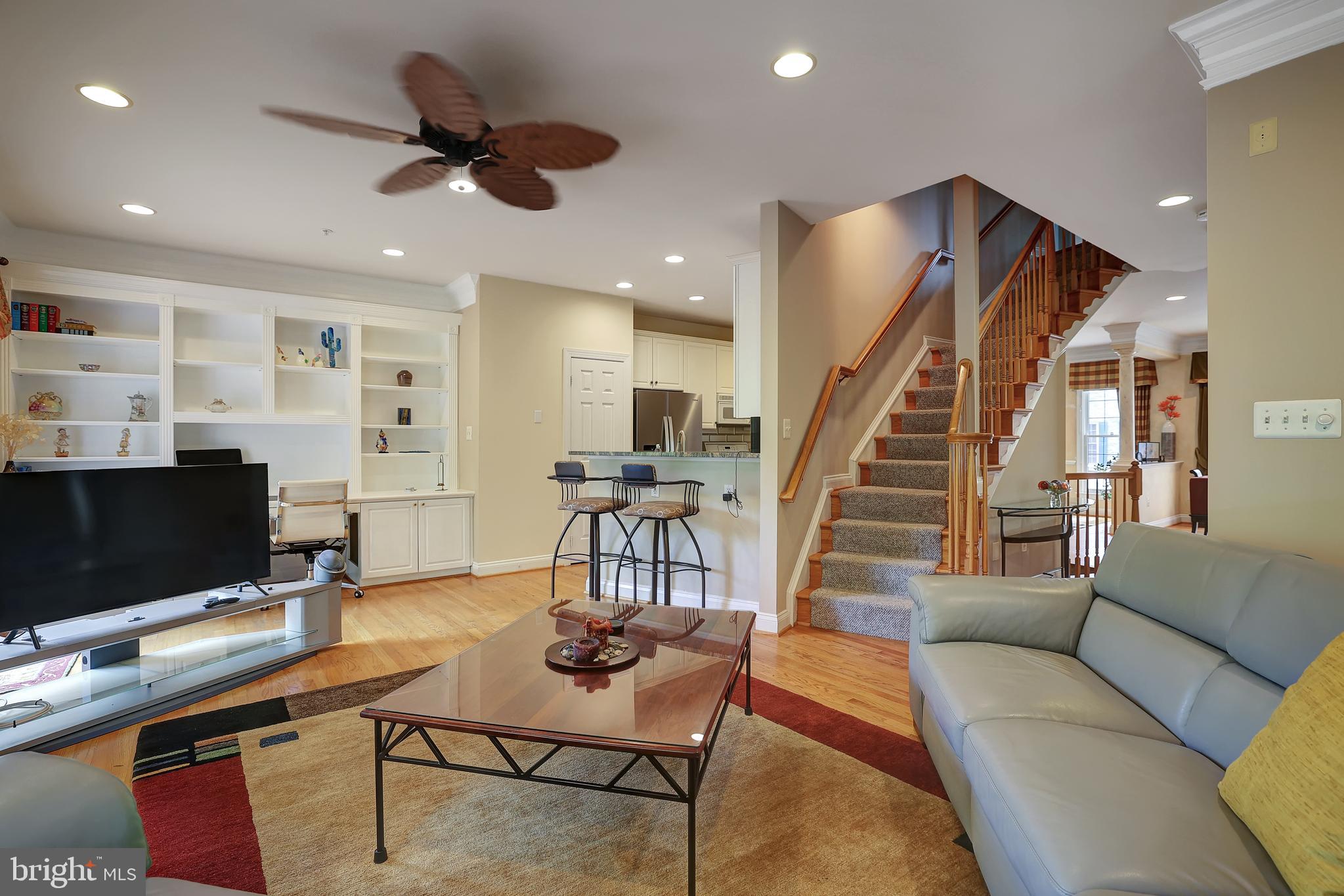 TOWER OAKS - Residential Lease