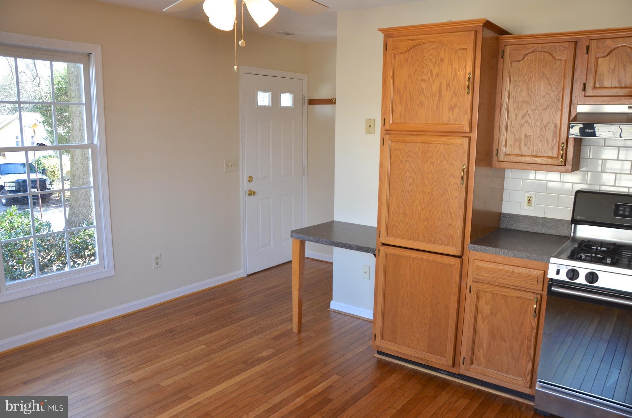 WOODLAND BEACH - Residential Lease