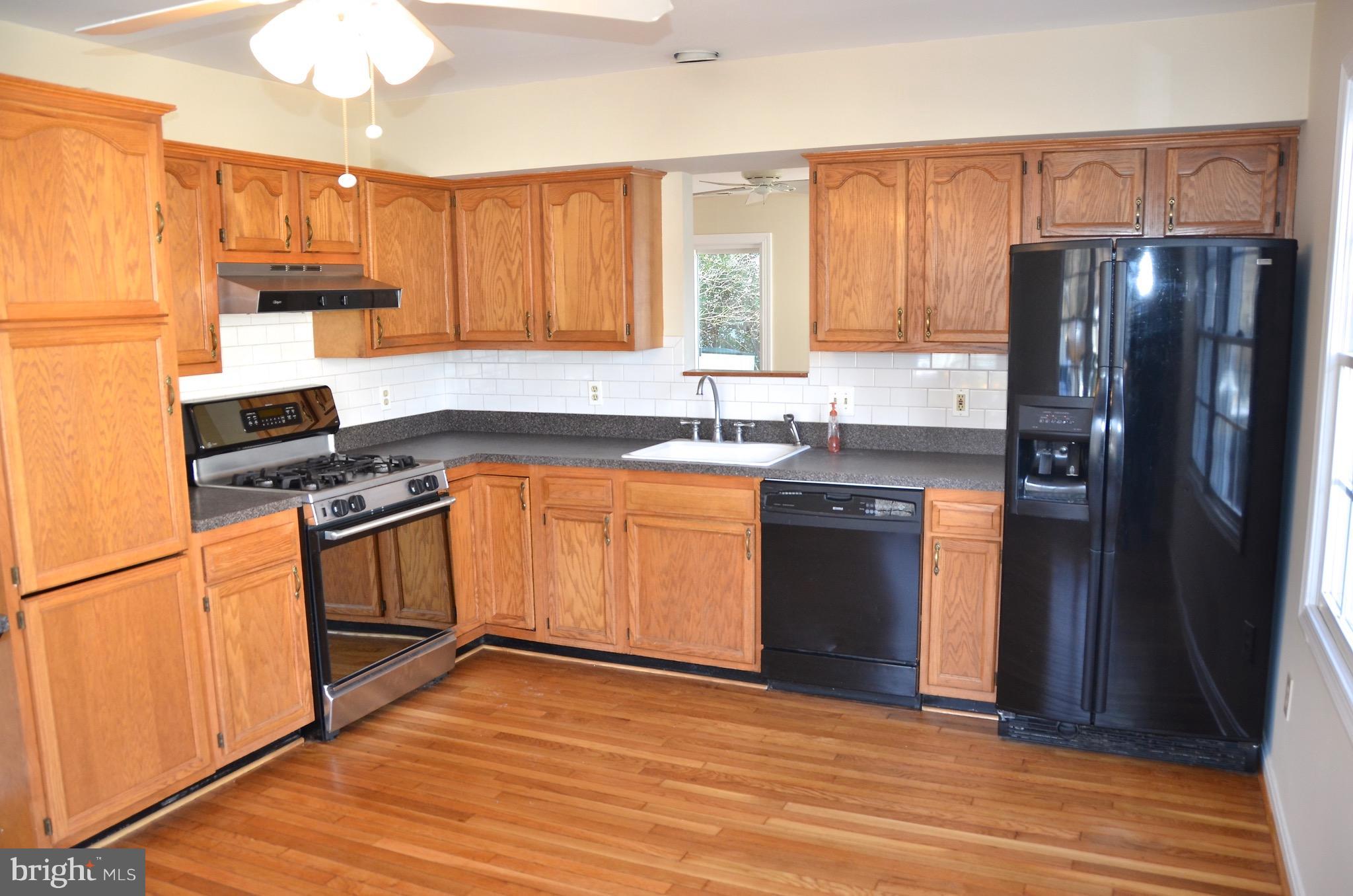 WOODLAND BEACH - Residential Lease