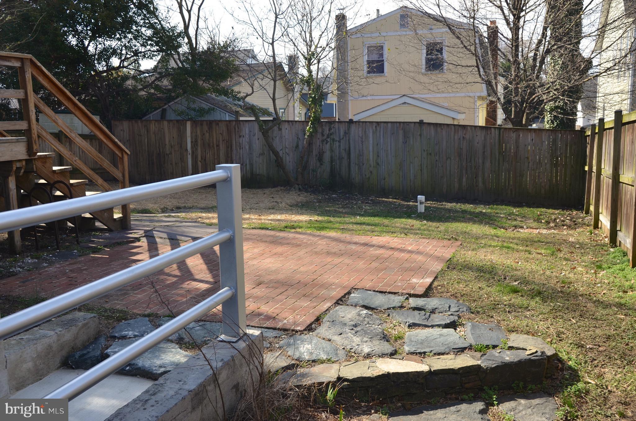 WOODLAND BEACH - Residential Lease