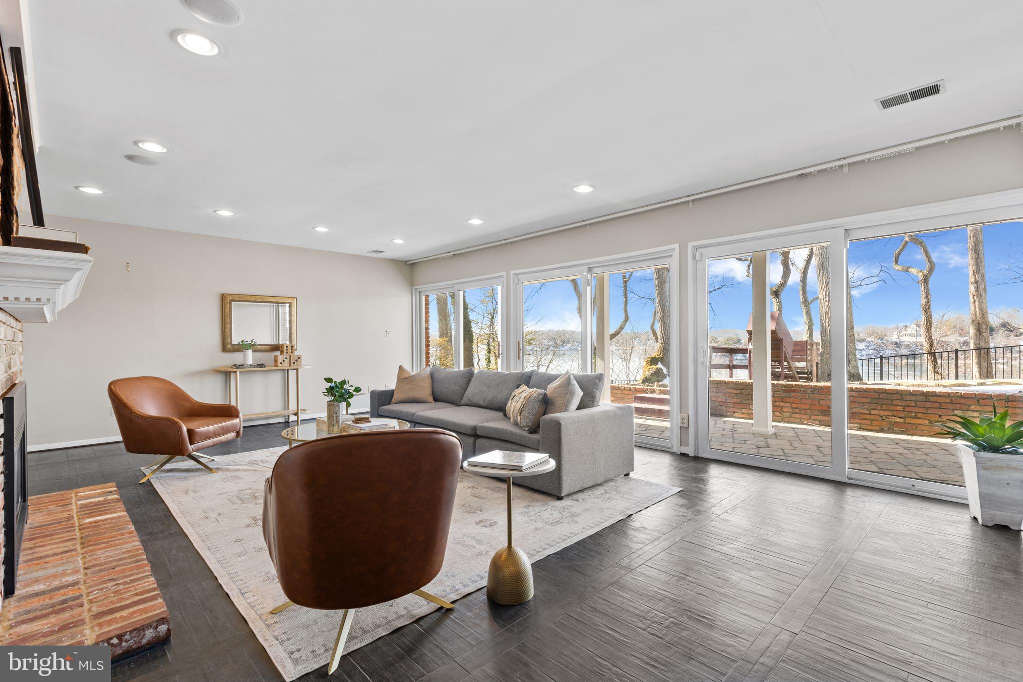 SOUTHWATER POINT - Residential