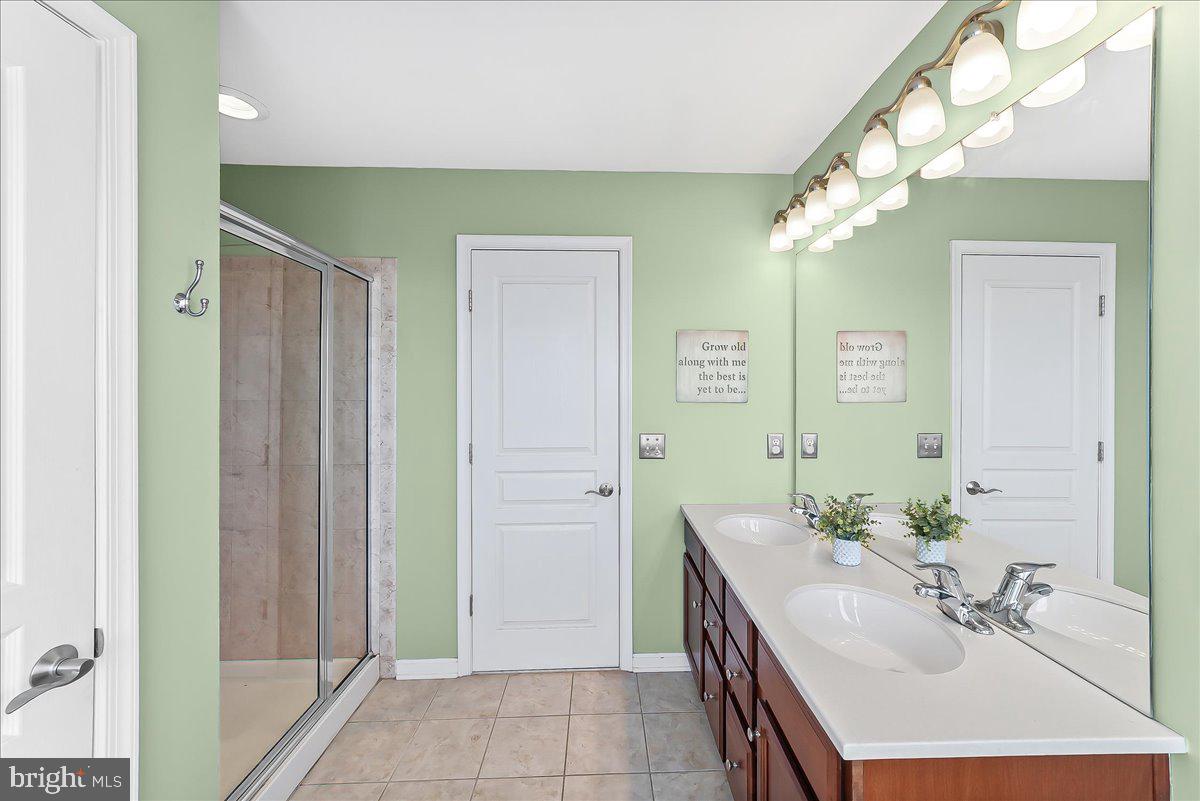 LONGFORD CROSSING - Residential