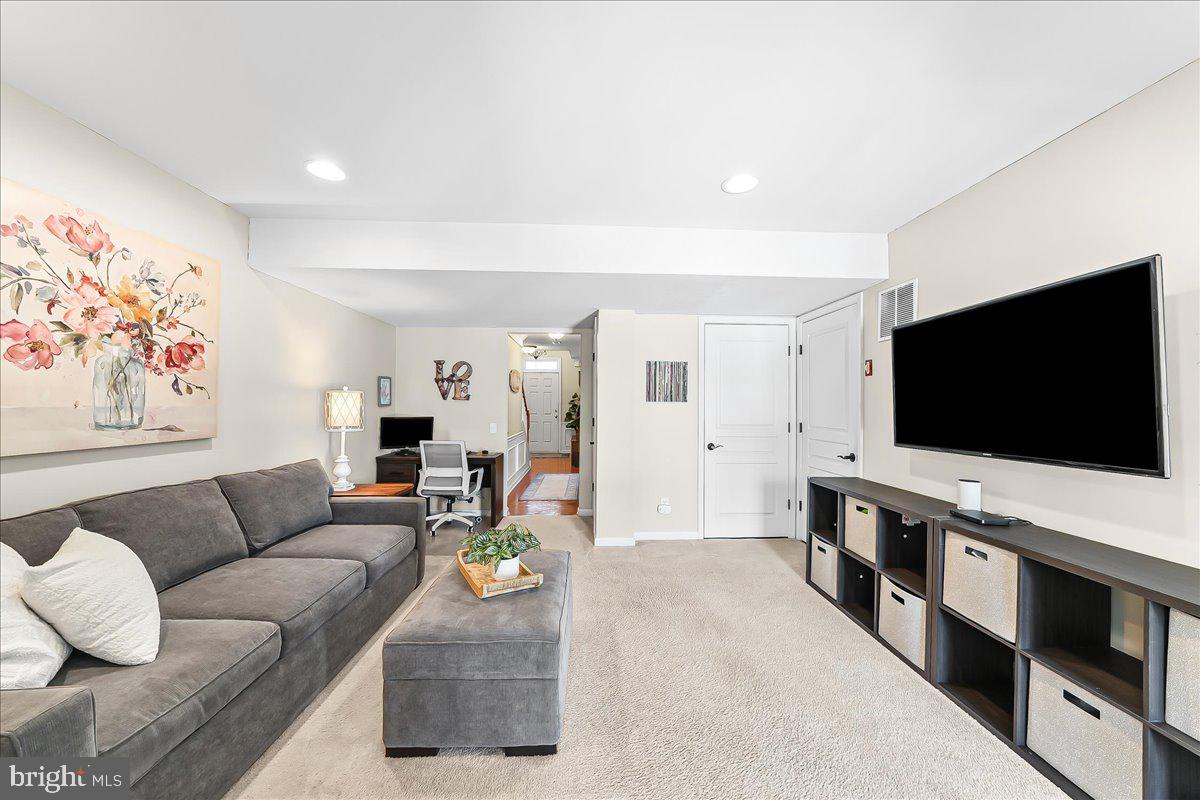 LONGFORD CROSSING - Residential