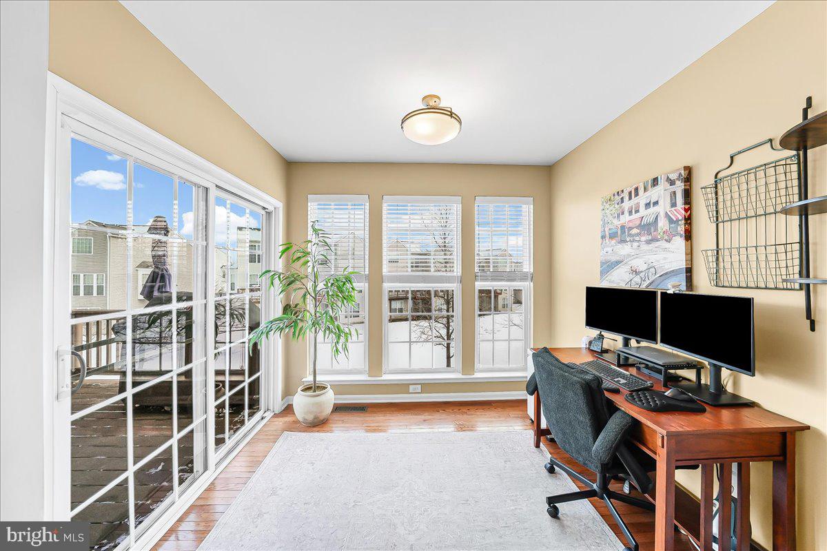 LONGFORD CROSSING - Residential