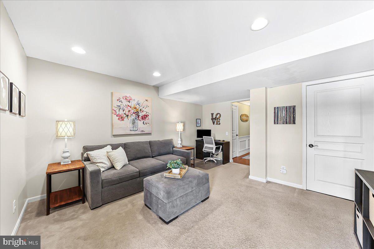 LONGFORD CROSSING - Residential